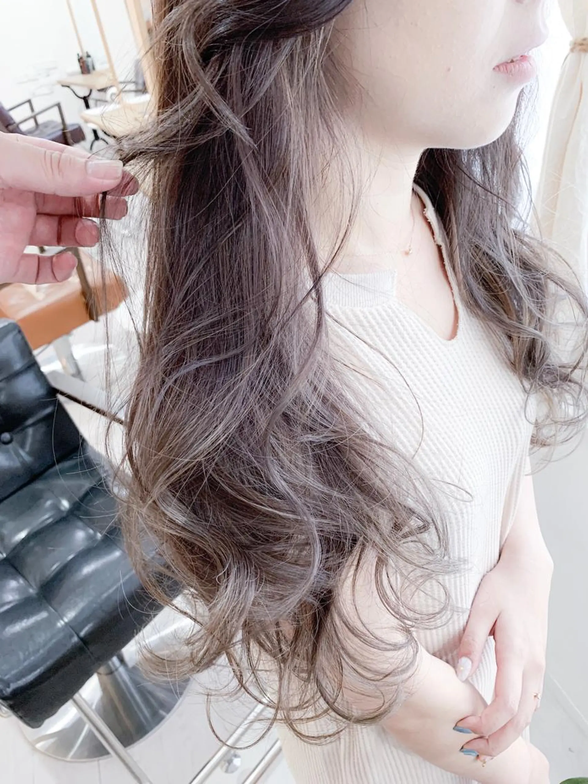 ロング カラー 透明感カラー グレージュ ハイライトカラー ハイライト ヘアカラー BOX mico.のヘアスタイル