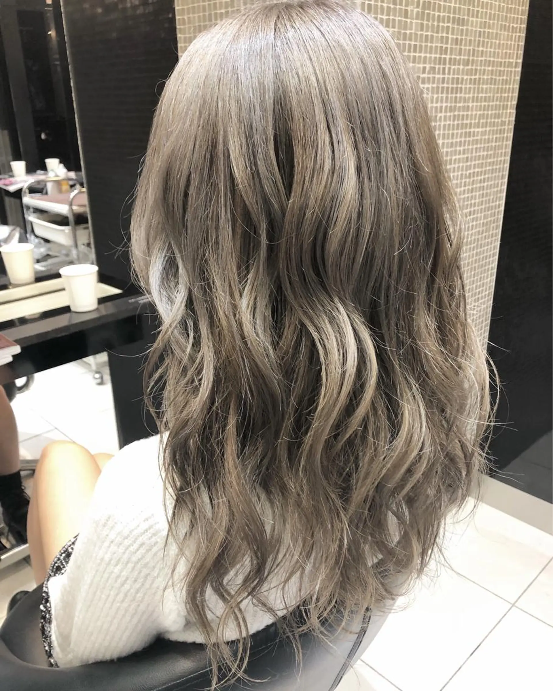 ロング カラー ベージュカラー ホワイトベージュ 女性リピ90%🍨 🩷佐藤みずきのヘアスタイル
