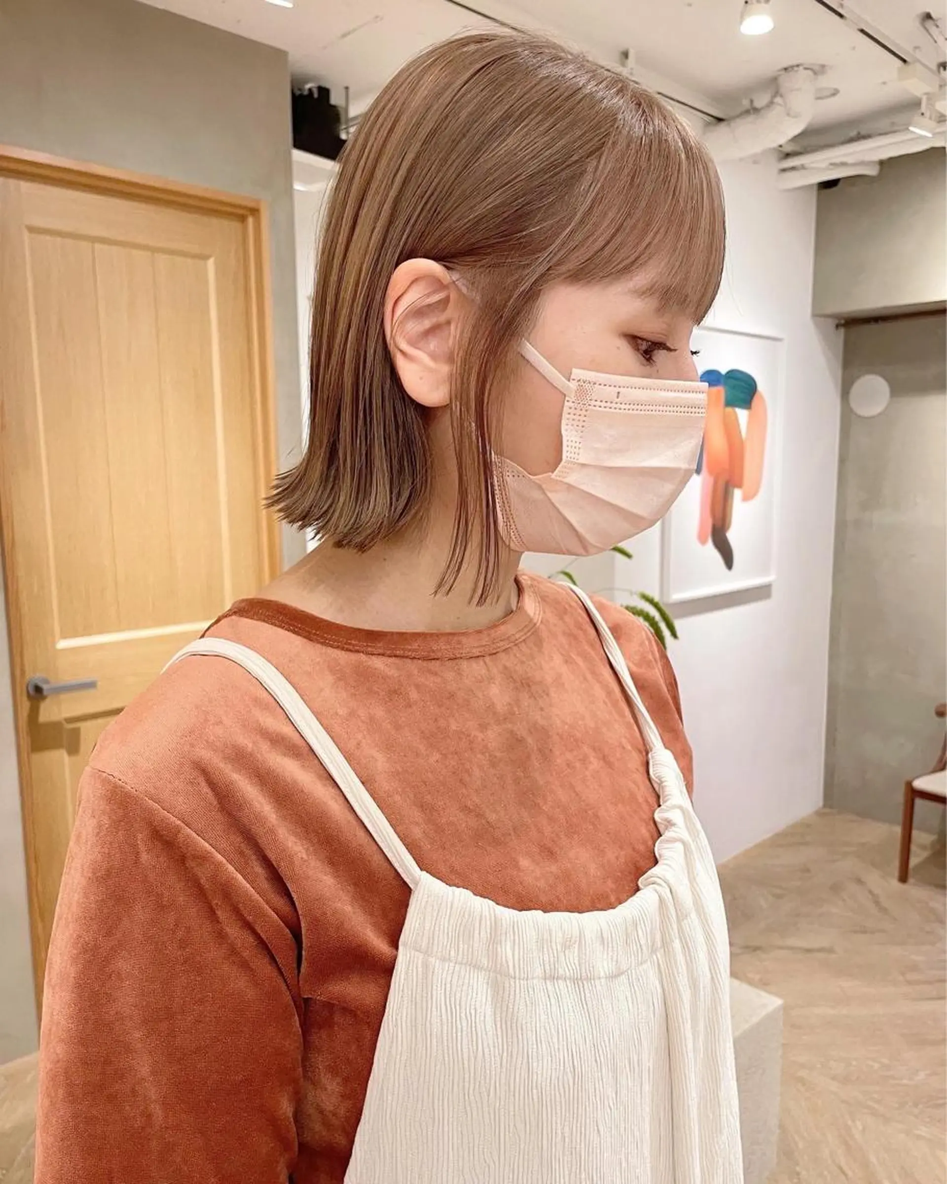 ミディアム カラー ベージュカラー ブリーチ ケアブリーチ ダブルカラー イヤリングカラー センターパート 田形清流のヘアスタイル