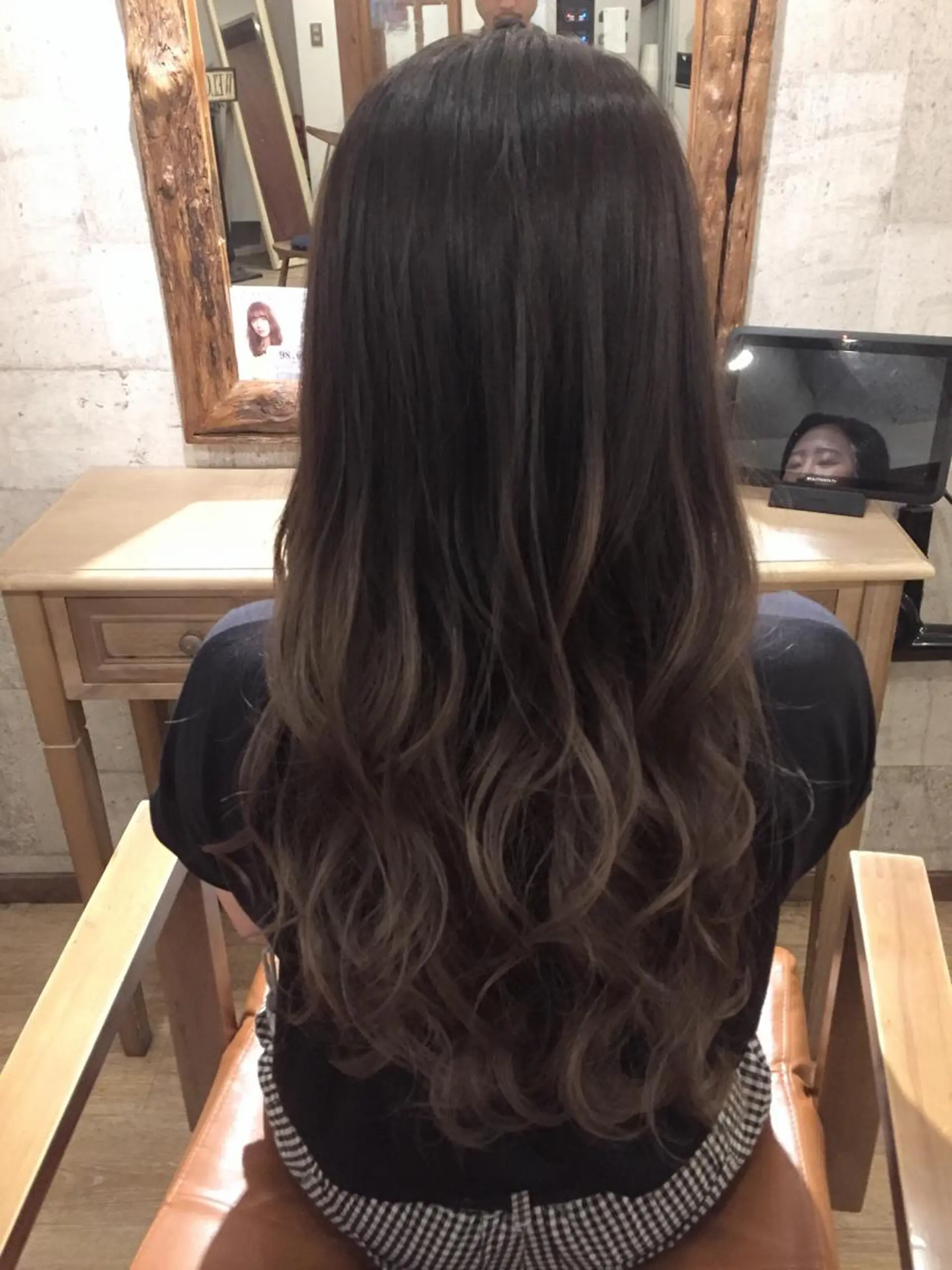 セミロング カラー アディクシーカラー バレイヤージュ ブリーチ レイヤーカット カット ヘアカラー トリートメント SALOWIN(サロウィン)広島並木通り所属・田村和範/似合わせ カラー/縮毛矯正のヘアスタイル
