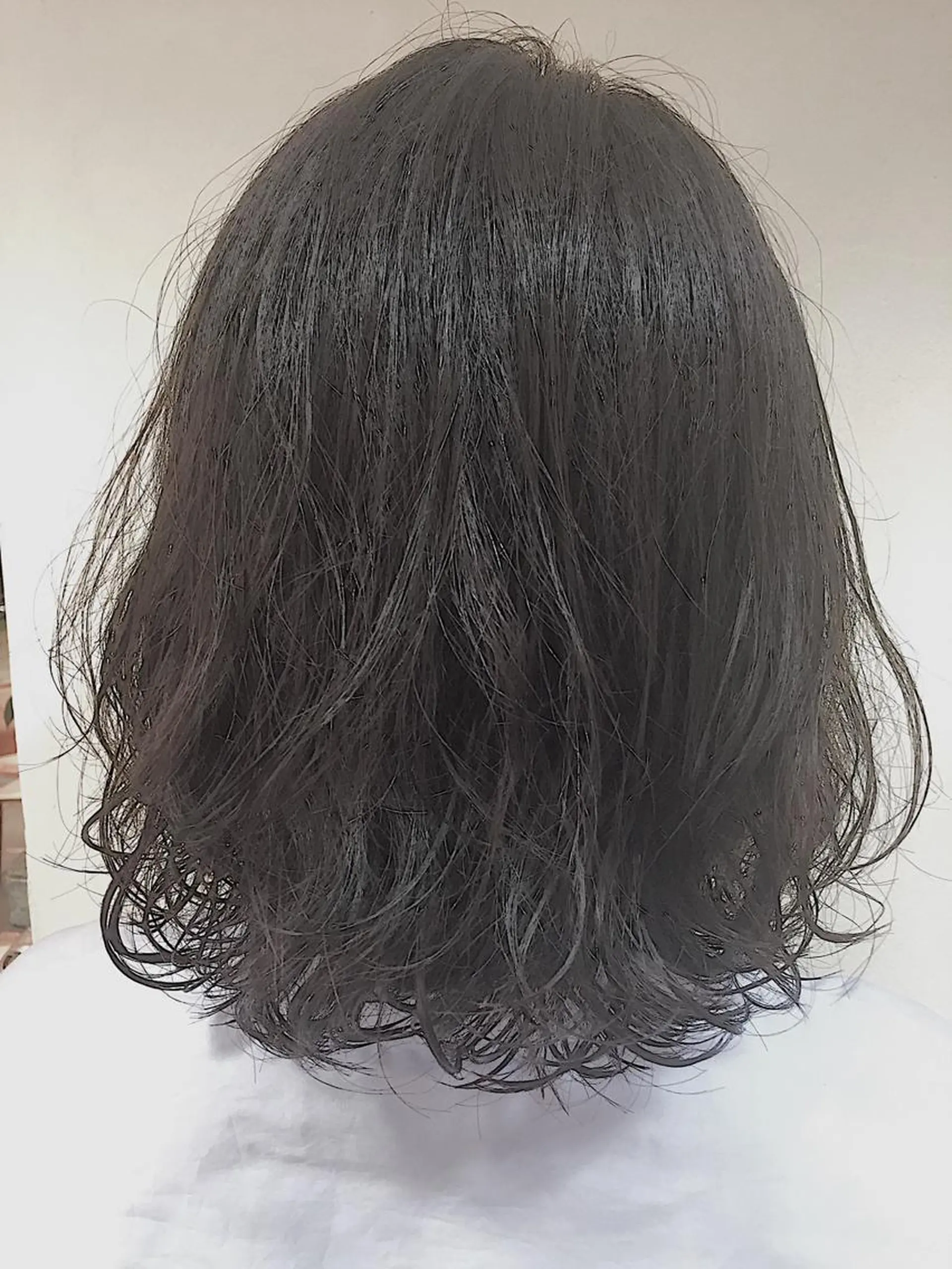 ミディアム カラー パーマ ミディアムパーマ アッシュ ダークアッシュ 可愛いを作る神 ナオヒロのヘアスタイル
