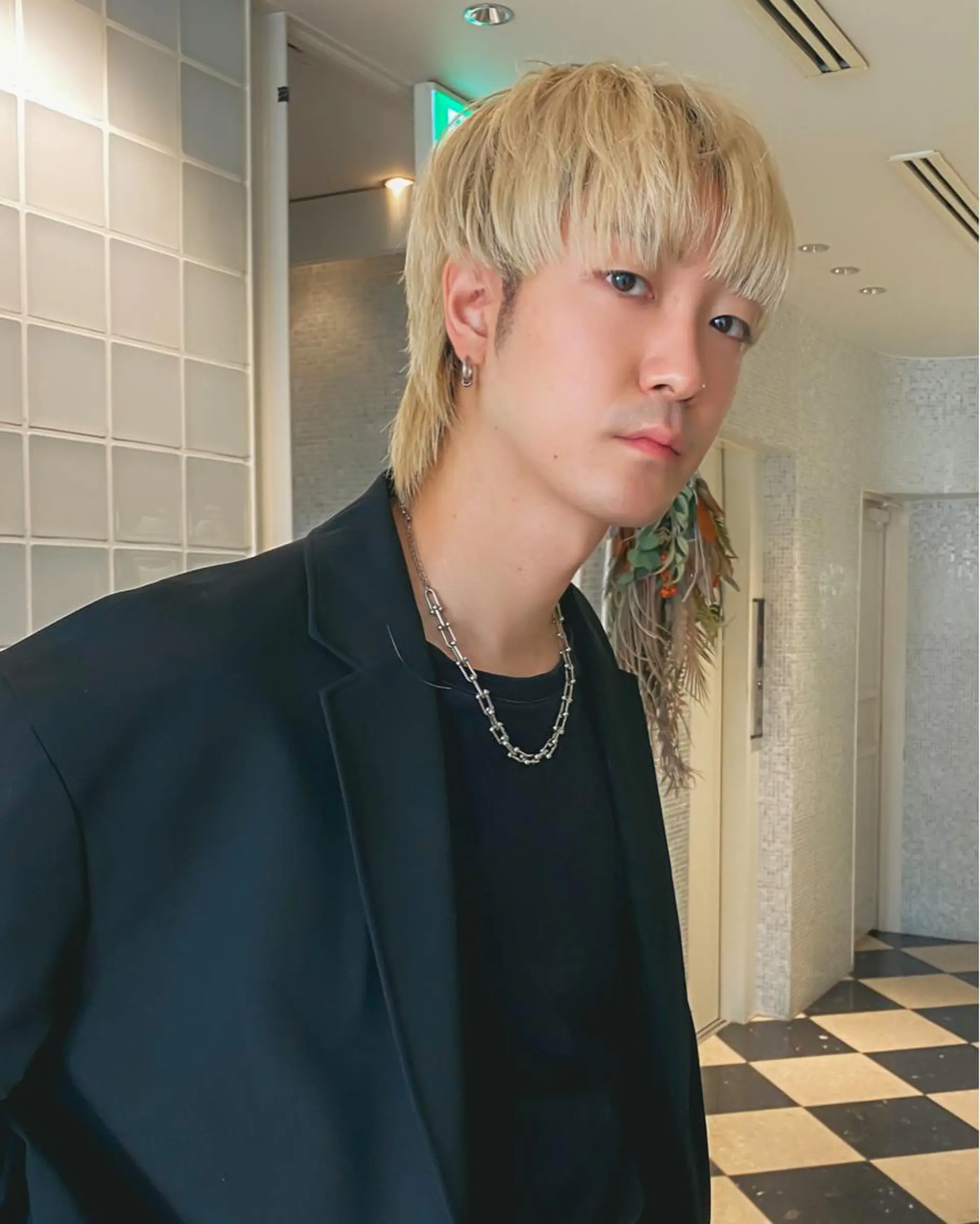 ショート カラー メンズ メンズブリーチ メンズハイトーン メンズウルフカット ベージュカラー ブリーチ カット ヘアカラー 栄/矢場町 三井太朗のヘアスタイル