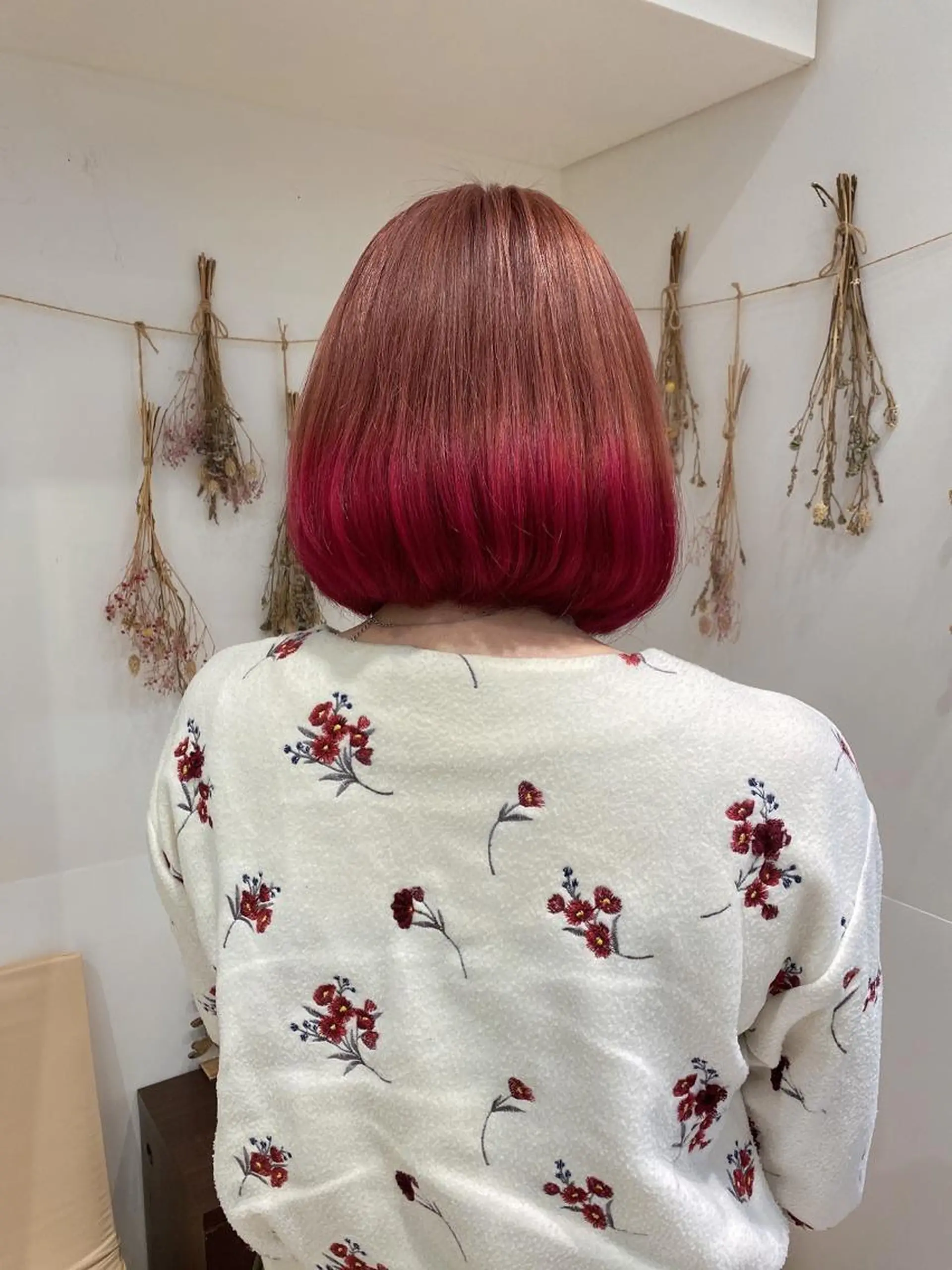 ミディアム カラー ベージュカラー ブリーチ グラデーションカラー ピンクカラー ピンクベージュ はだゆうき @hadadan08のヘアスタイル