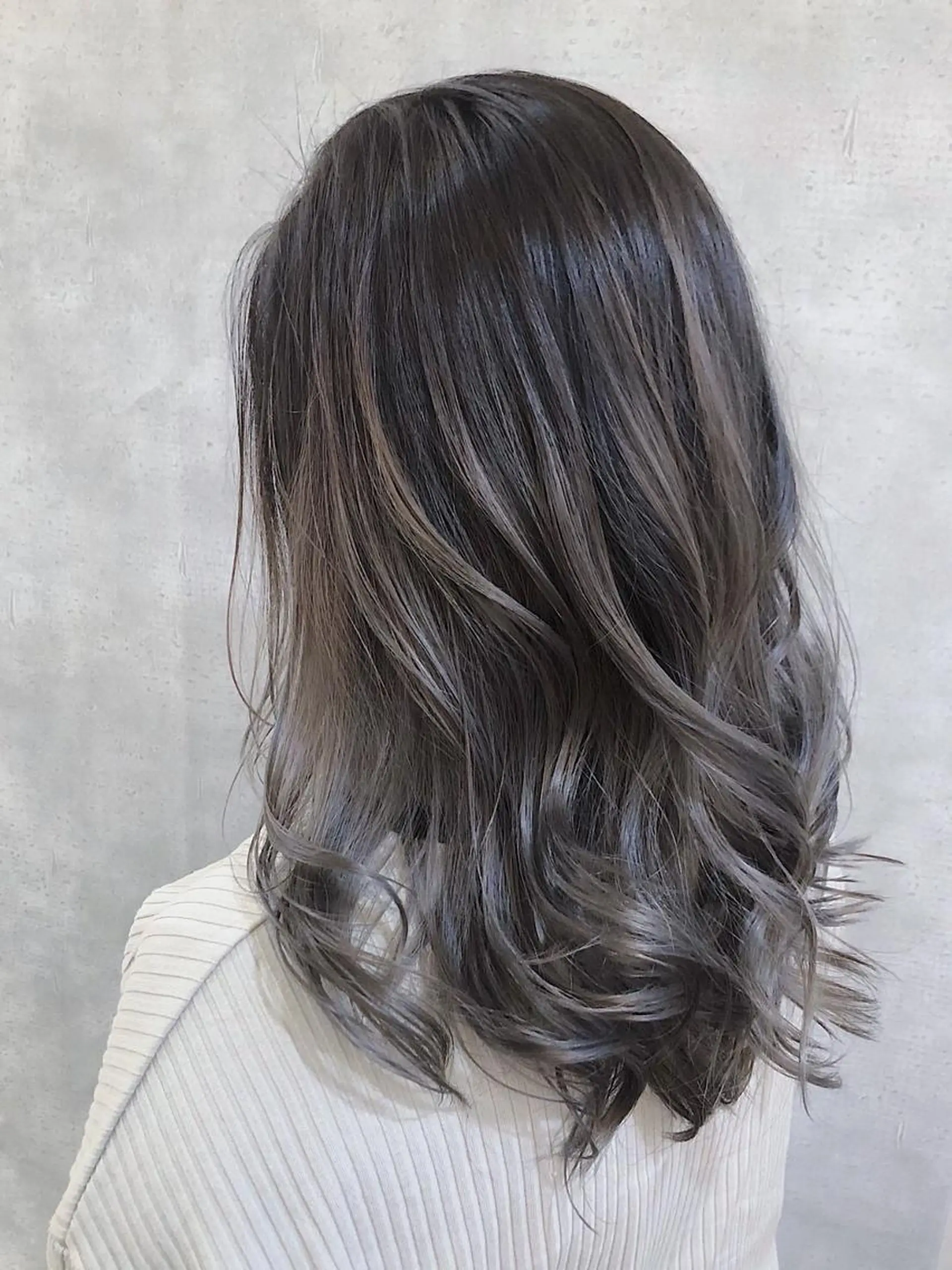 セミロング カラー MOU namba ムウナンバのヘアスタイル