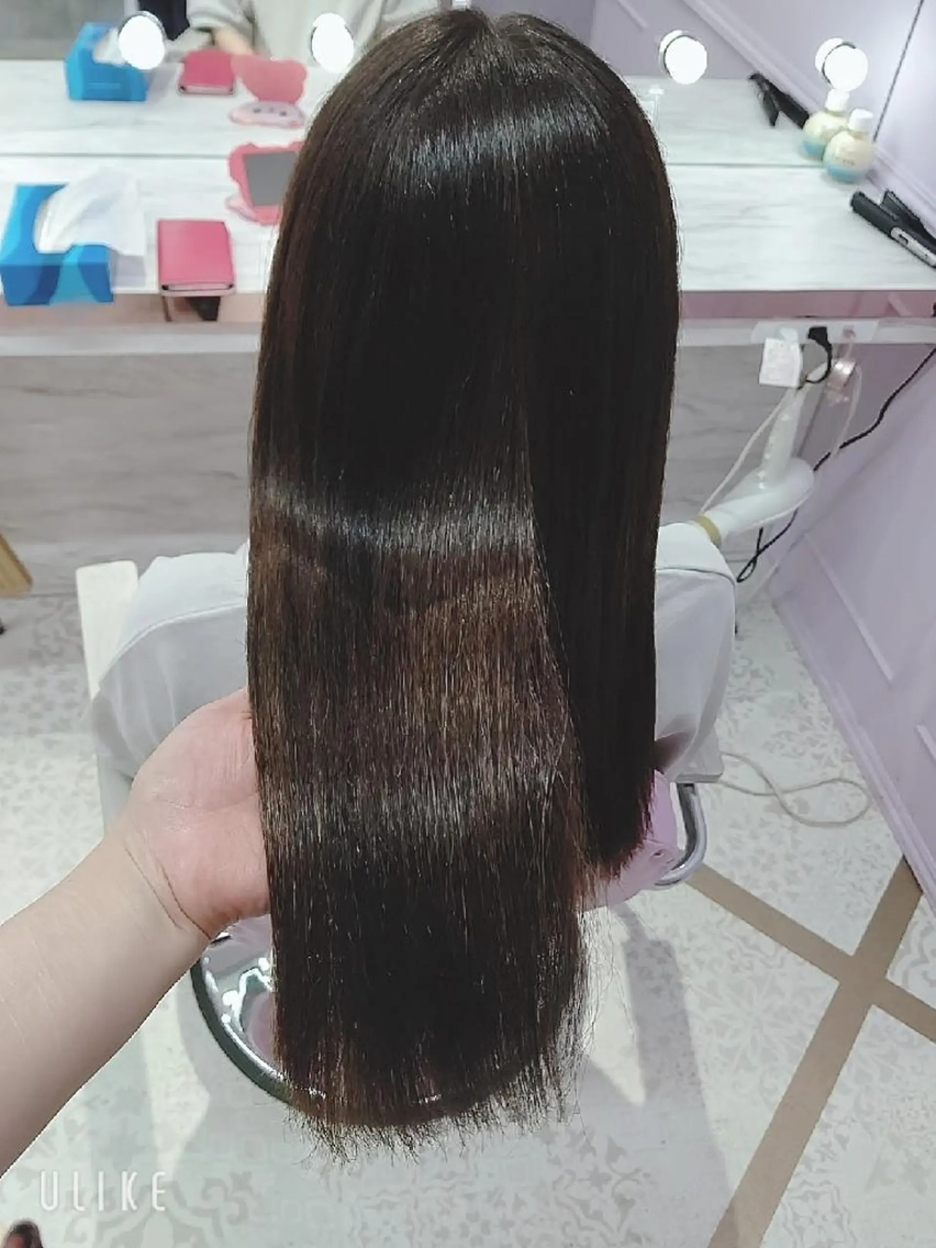 ロング 縮毛矯正 LUXBE GALLERY なんば駅前店所属・ラックスビーギャラリ ー AKICOのヘアスタイル