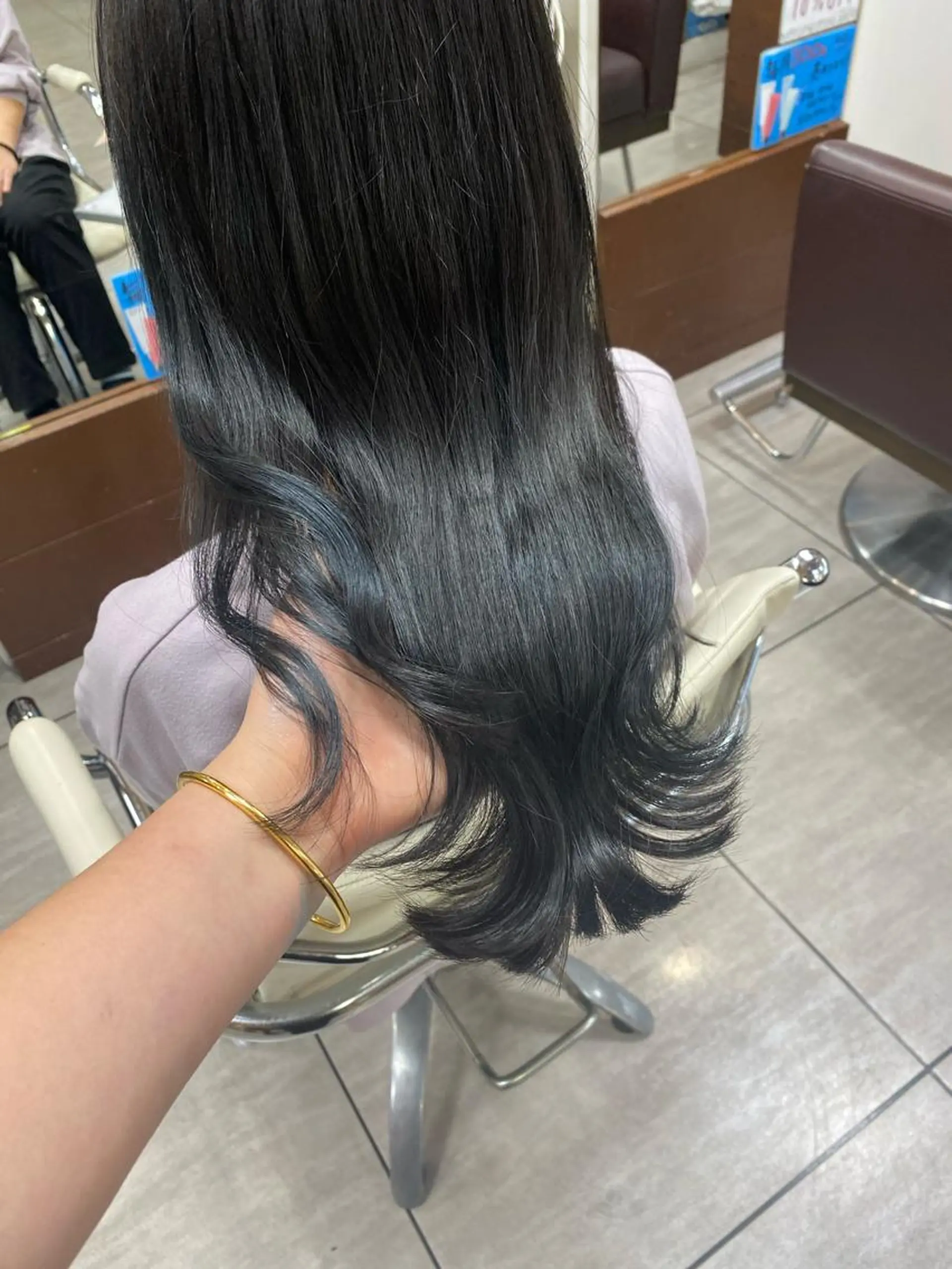 セミロング カラー ヘアアレンジ HAIRSALONLOOP所属・川上 麻梨阿のヘアスタイル