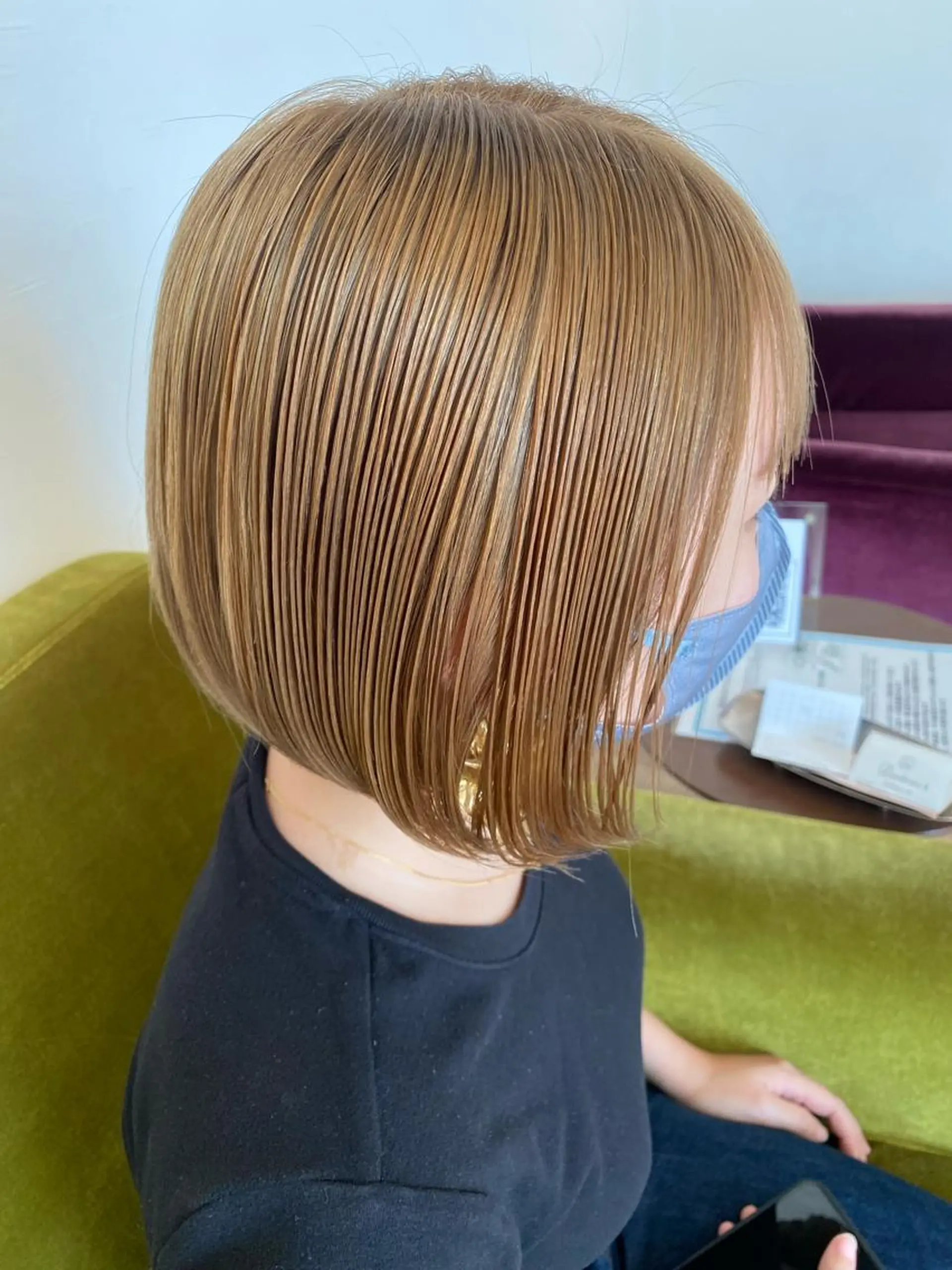 ショート カラー ベージュカラー ブリーチ ミルクティーベージュ 丸山 純奈のヘアスタイル