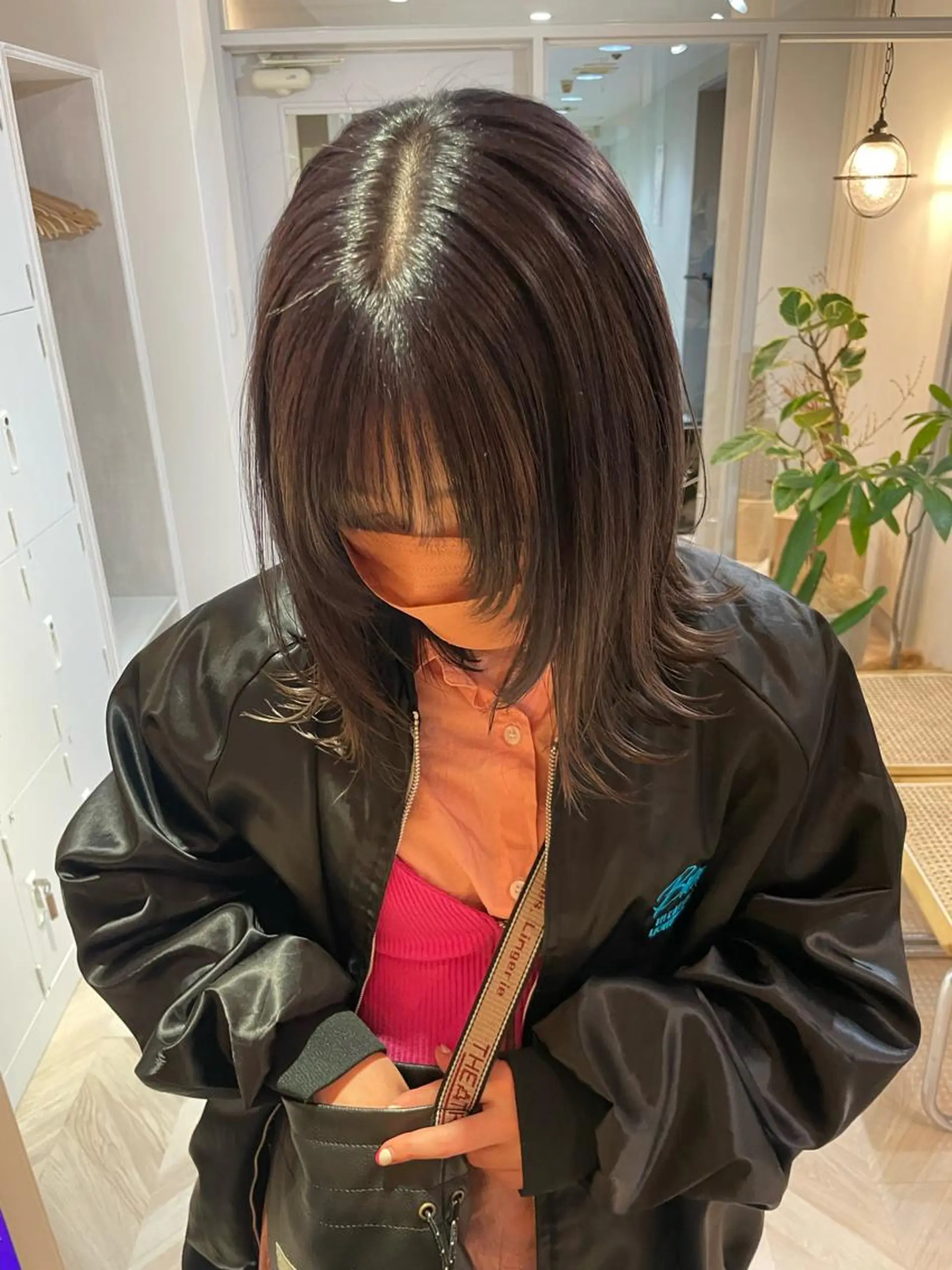 ミディアム カラー akane .のヘアスタイル