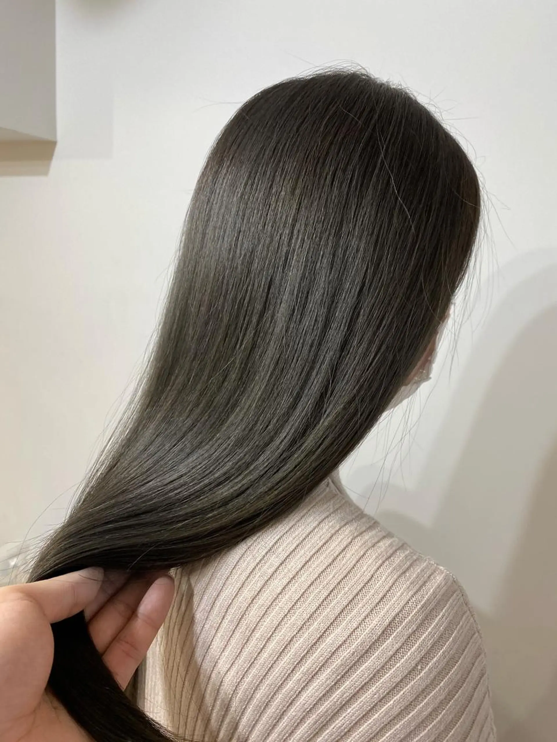 ロング カラー ベージュカラー ブリーチ ブリーチなしカラー オリーブベージュ ヘアカラー ALLY（アリー）所属・ミニモお気に入り数 No.1宍戸雄弥のヘアスタイル