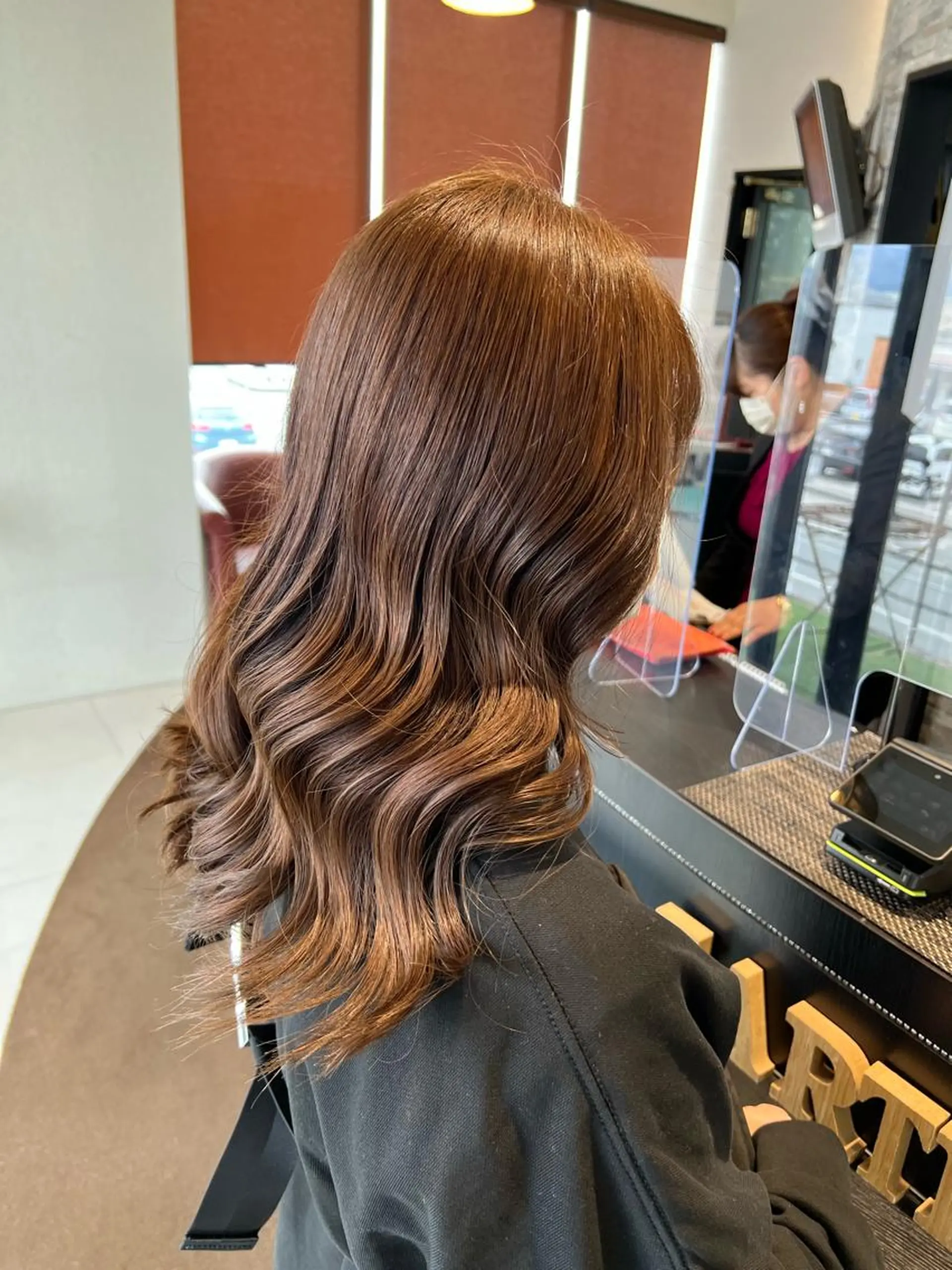 セミロング カラー ブリーチ ブリーチなしカラー NEW Open‼️ SOI サタクのヘアスタイル
