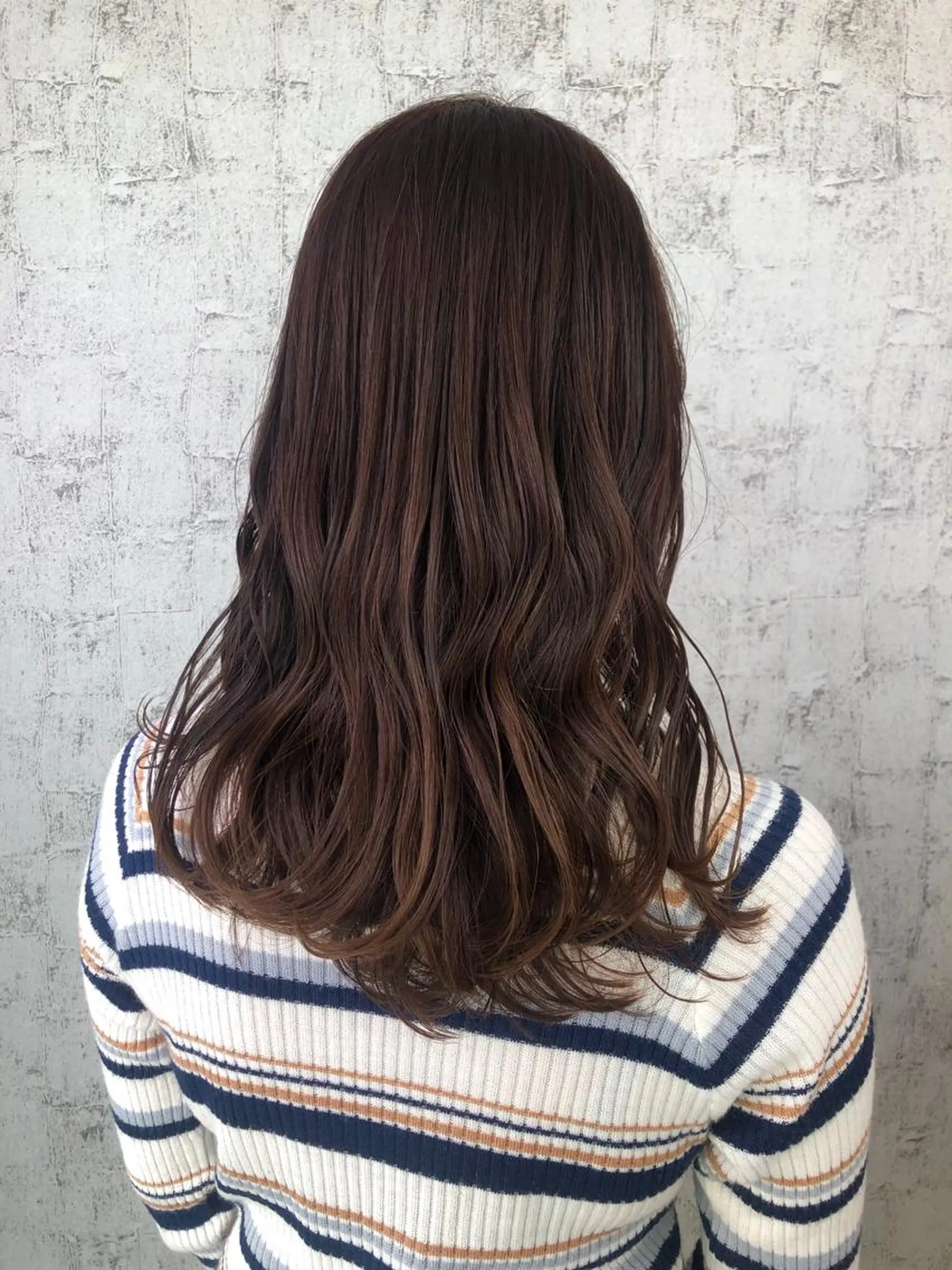 ロング カラー ブリーチ イルミナカラー ブリーチなしカラー ピンクカラー ベージュ/インナー カラー🤍Rieのヘアスタイル