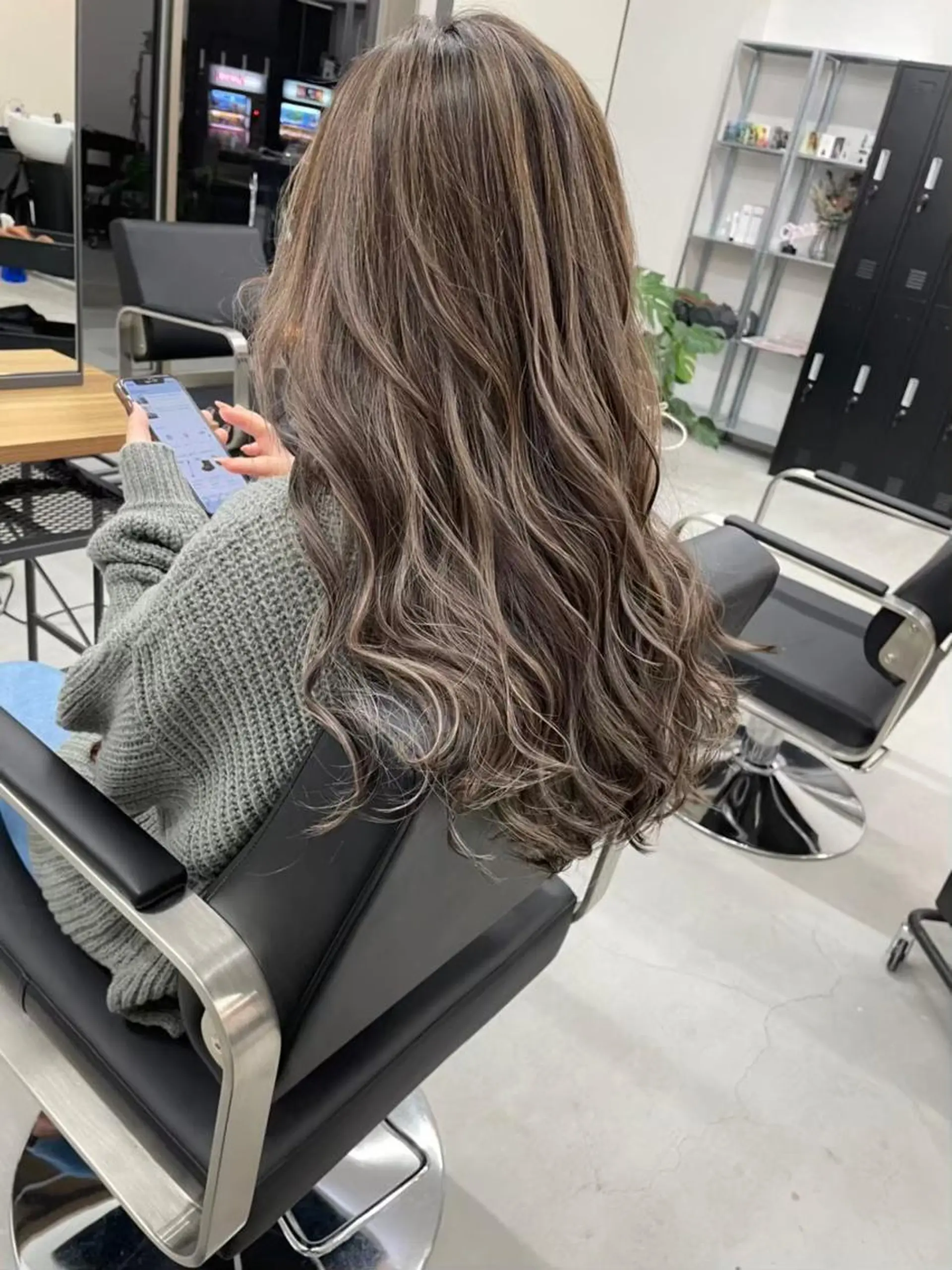 ミディアム カラー パーマ ヘアアレンジ マツエク・マツパ アイブロウ ショートボブ ミディアムパーマ バレイヤージュ ブリーチ ケアブリーチ カラー特化サロン大阪 ルービック江坂/新城のヘアスタイル