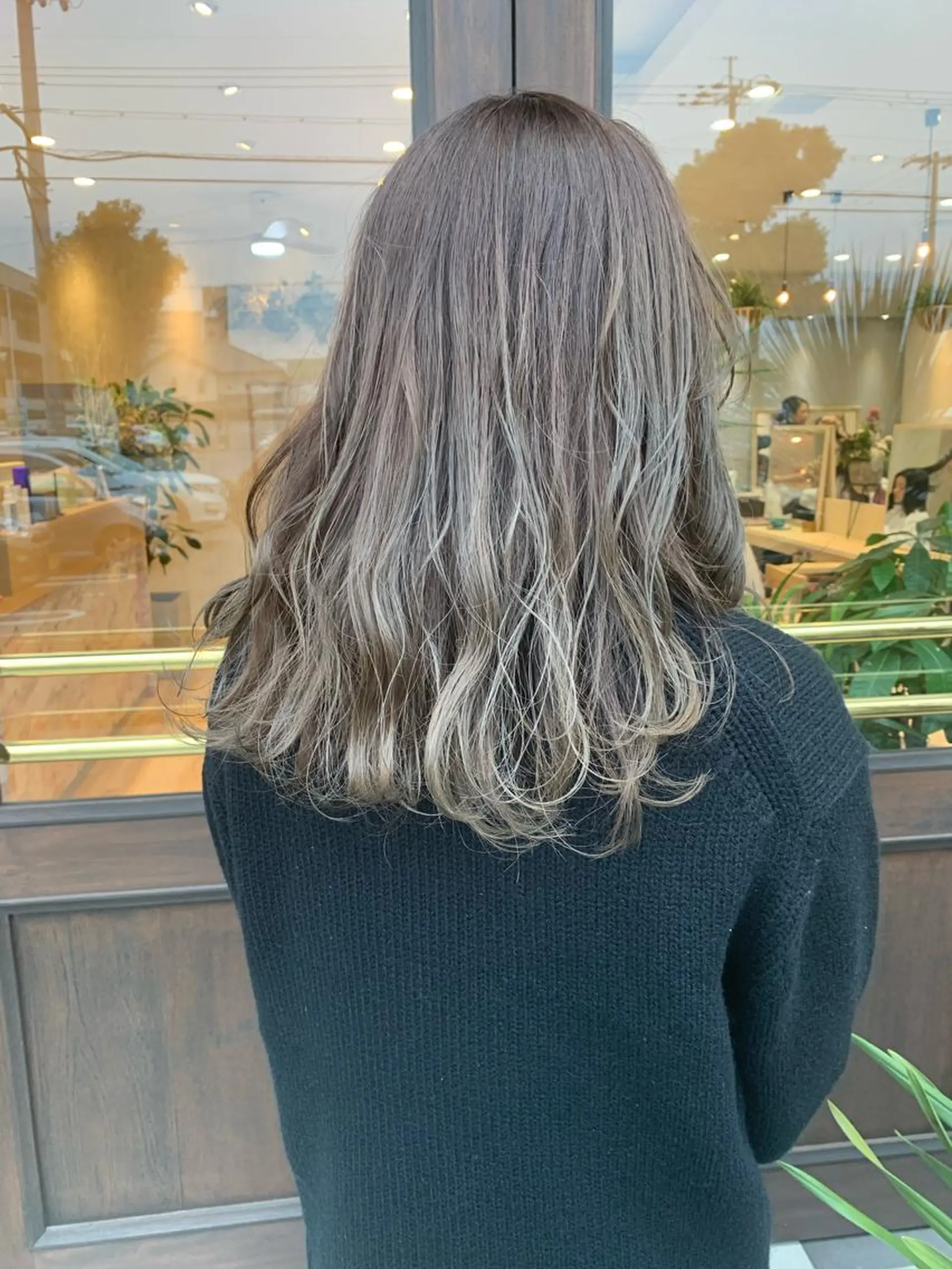 セミロング カラー 吉原 由菜のヘアスタイル