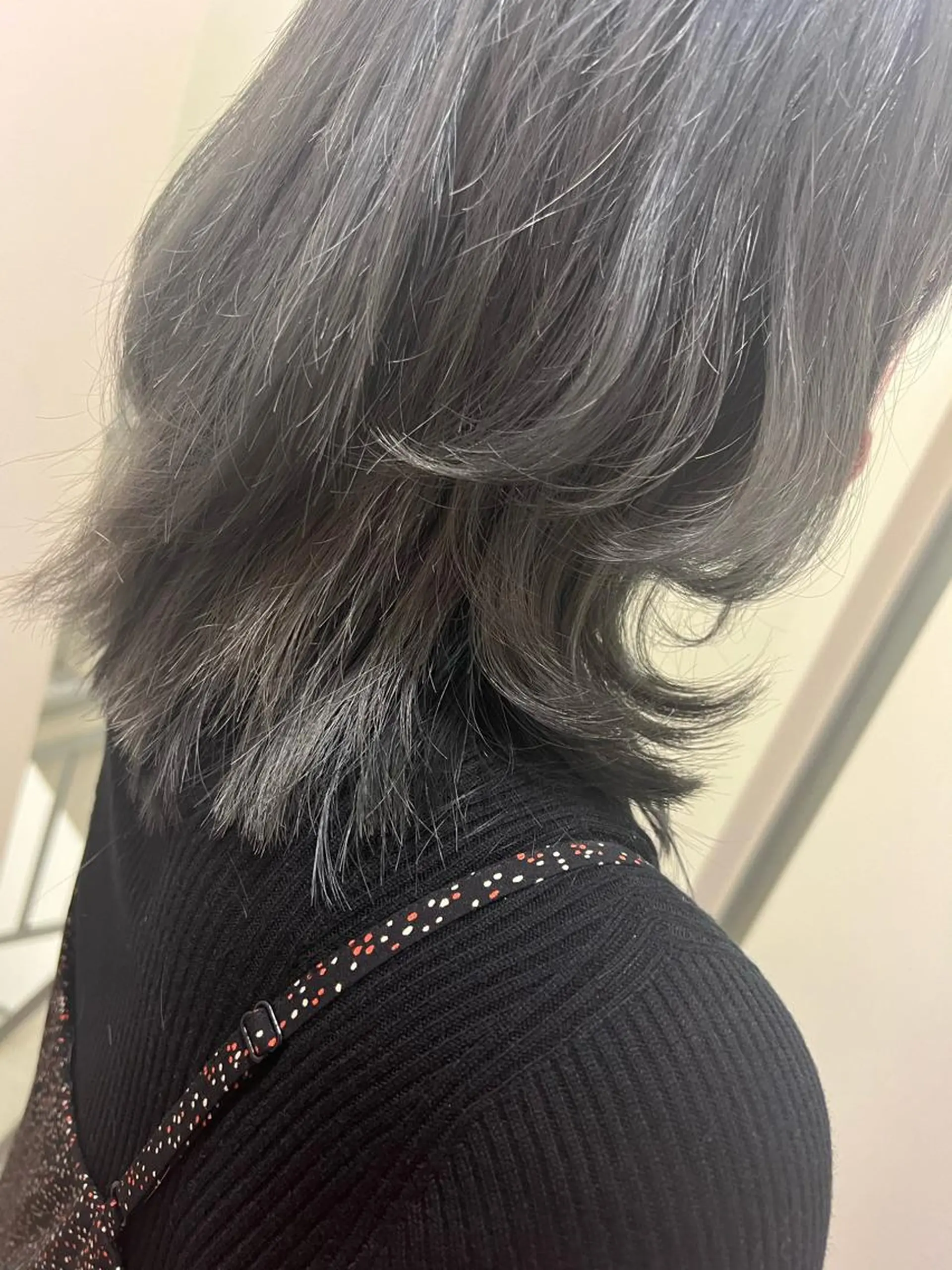 セミロング カラー ブリーチ ダブルカラー グレージュ シルバー カット ヘアカラー トリートメント ハイライト/インナー /ブリーチ/レイヤーのヘアスタイル