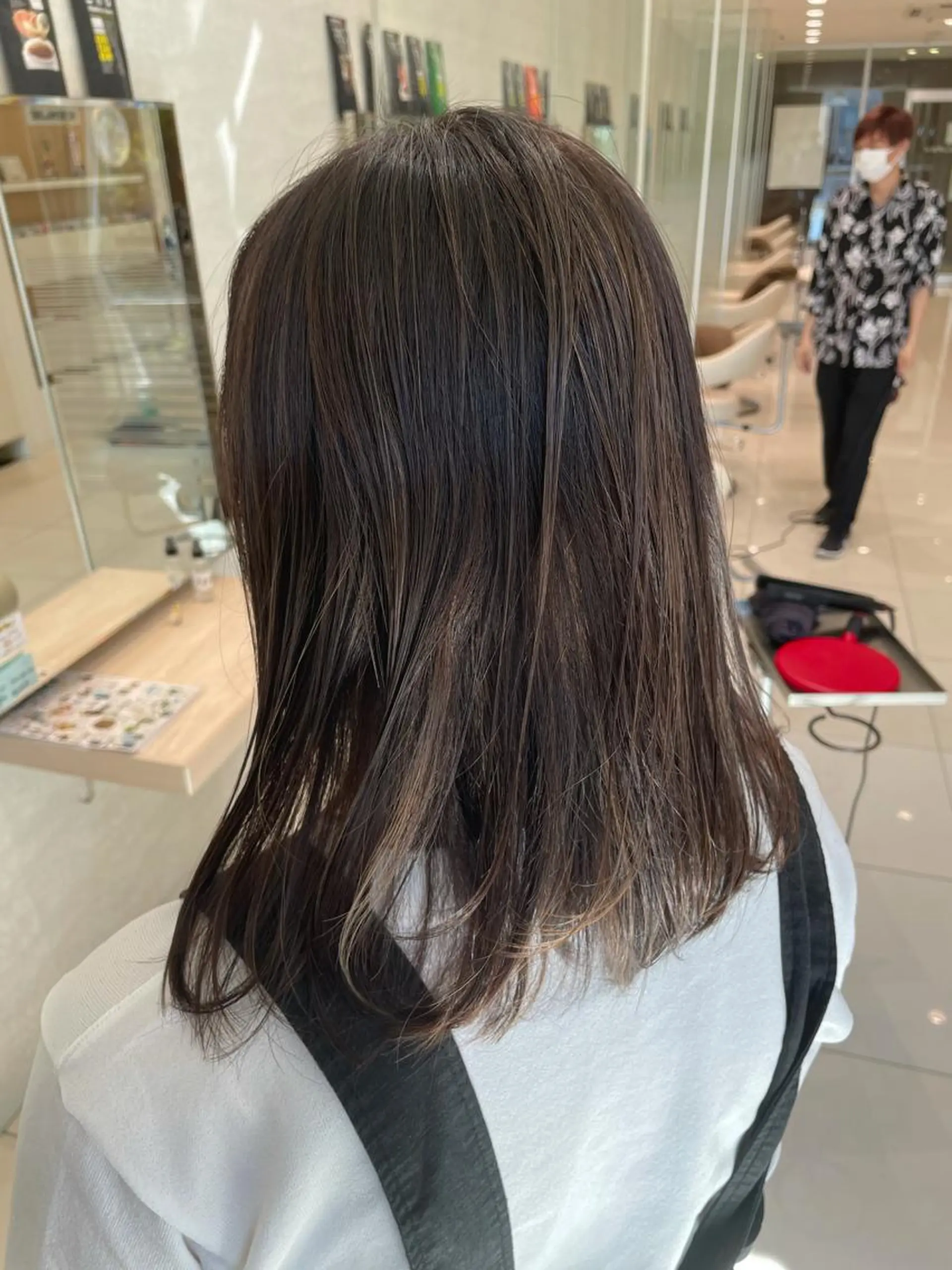 ミディアム カラー ご新規様限定クーポン あります　桂口　烈闘のヘアスタイル