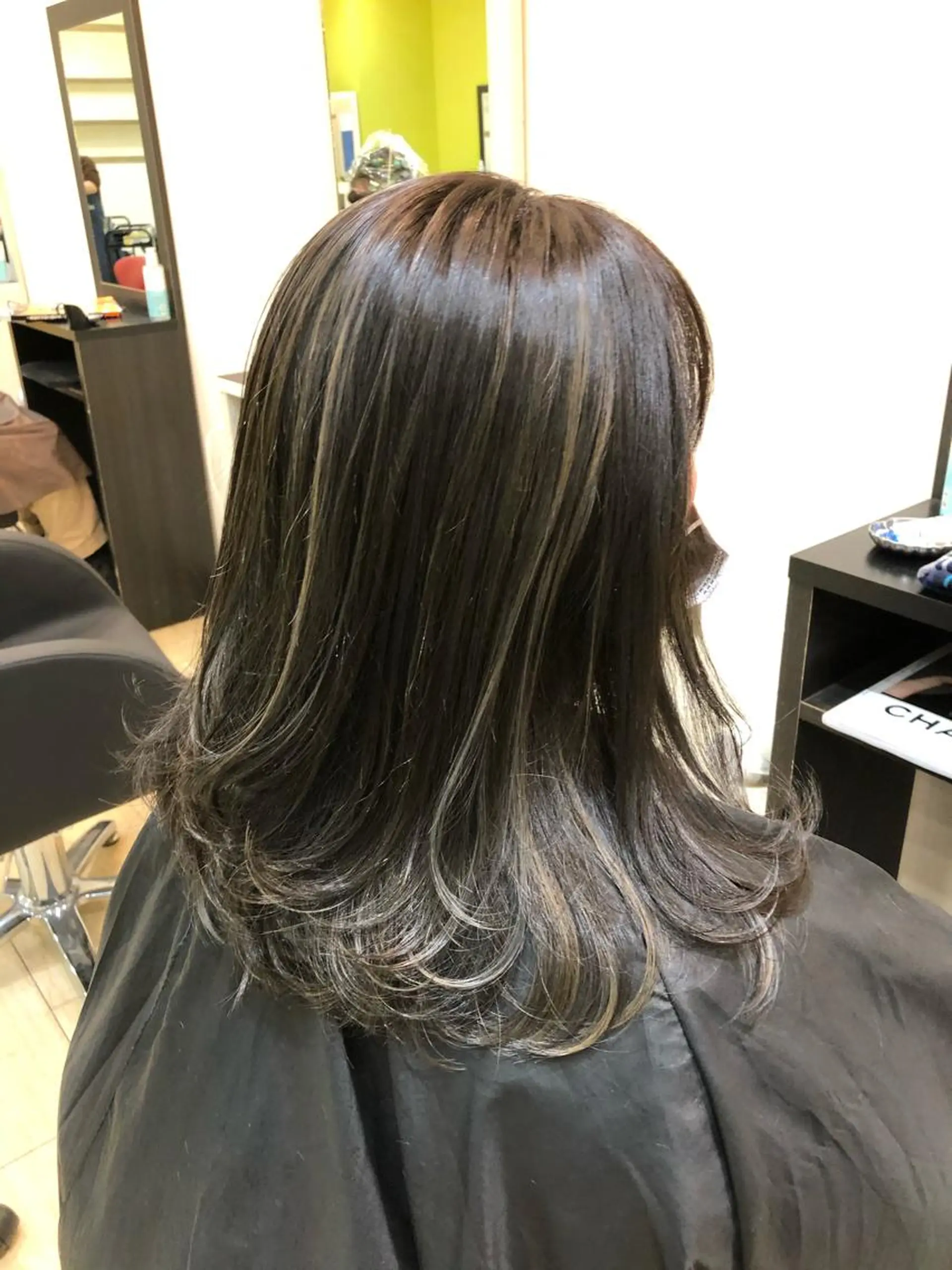 ミディアム ボブ 外国人風カラー ハイライト レイヤーカット ヘアカラー yasu ヤスのヘアスタイル