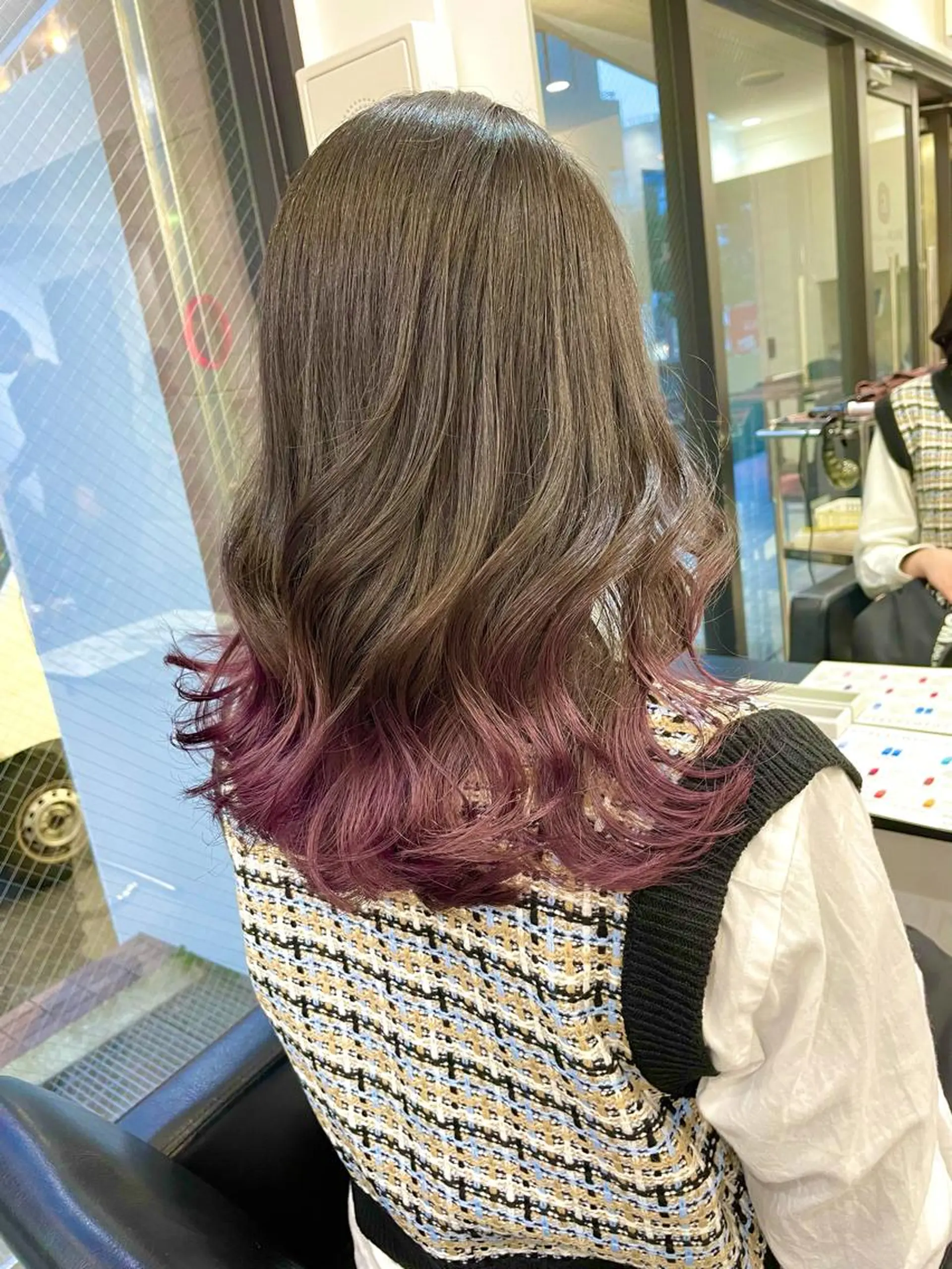 セミロング カラー カット 横山 奈央のヘアスタイル