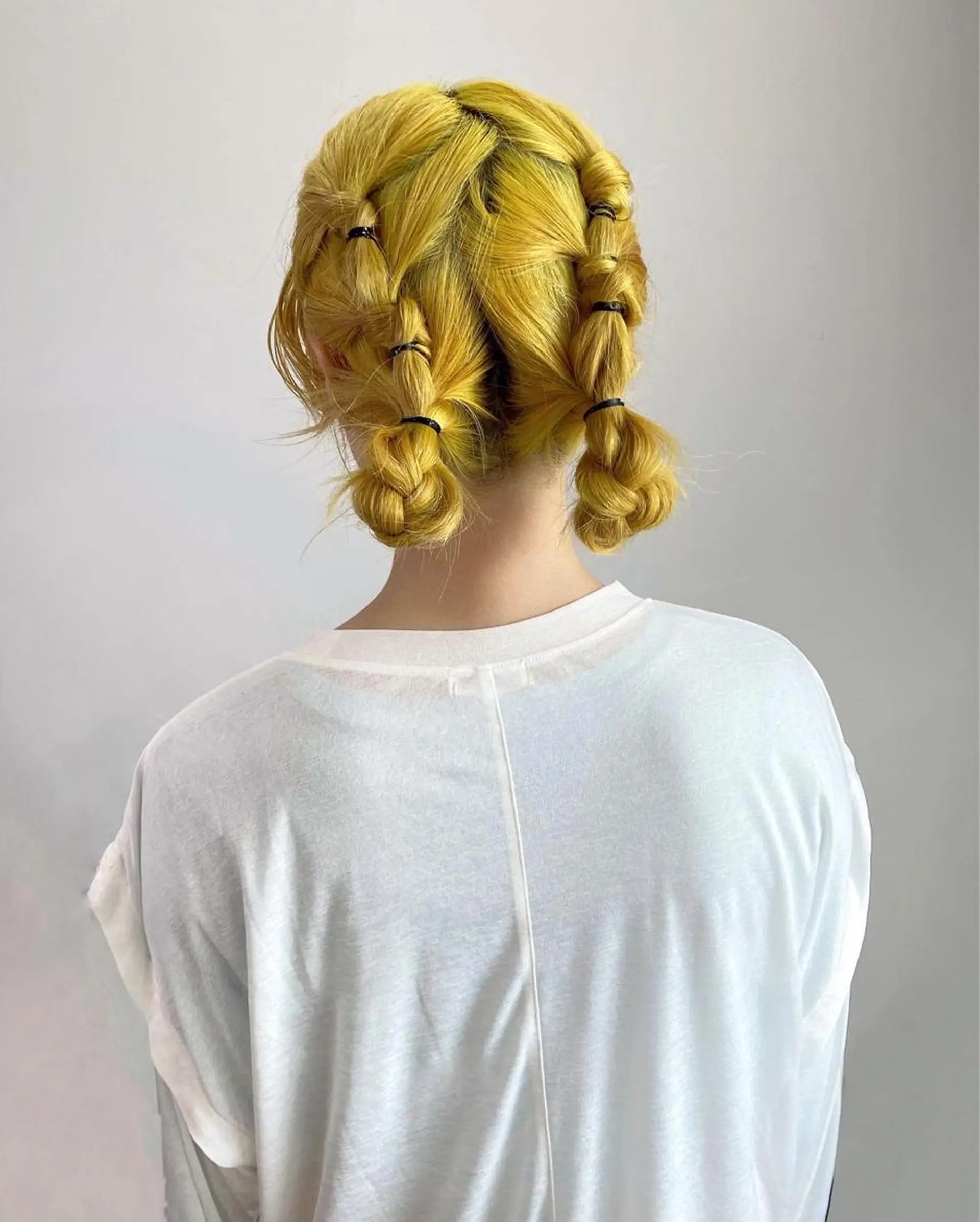 セミロング カラー ヘアアレンジ デザインカラー ダブルカラー ハイトーンカラー ボブ 韓国ヘア×髪質 改善🇰🇷シオリのヘアスタイル