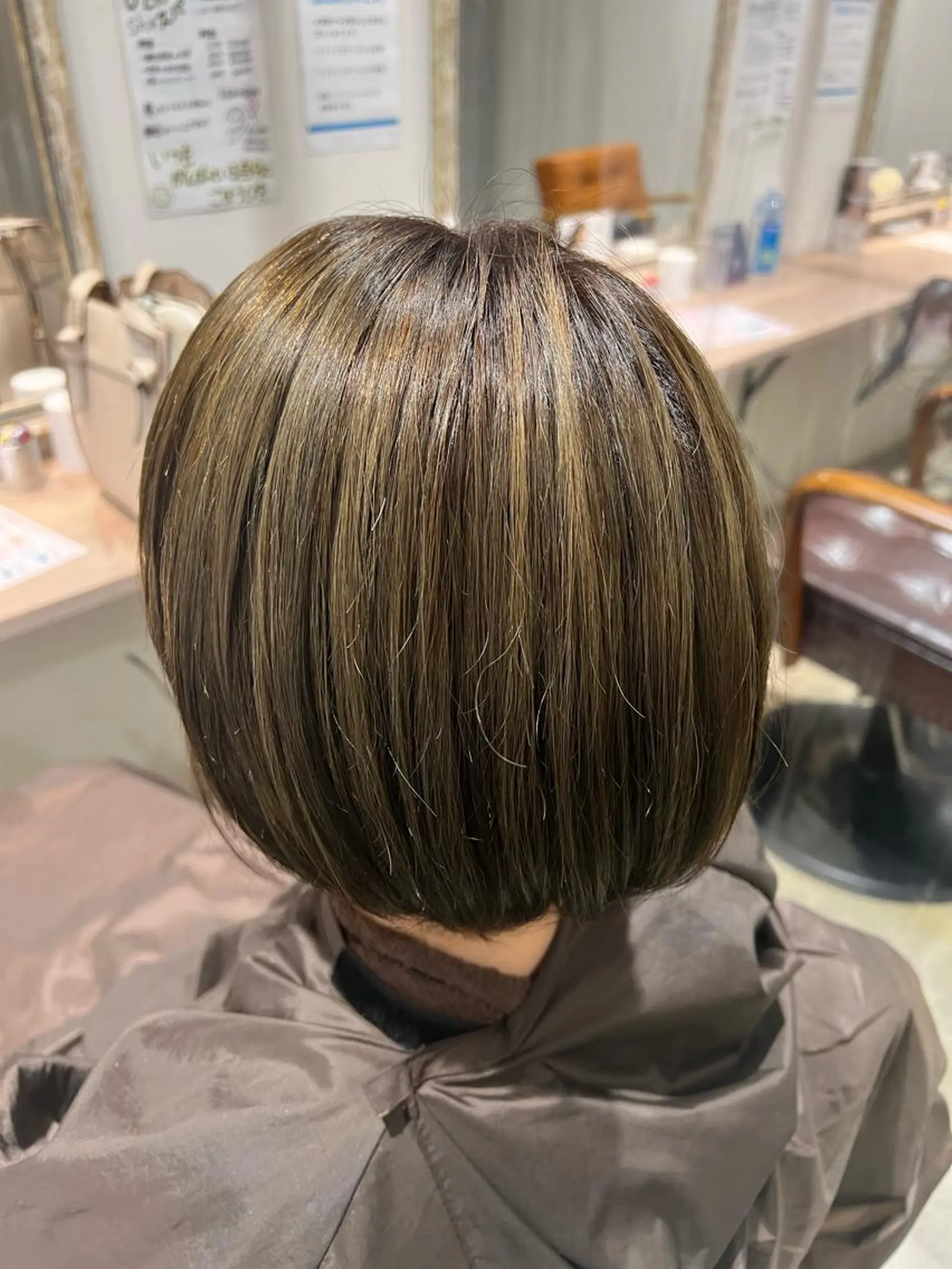 ショート カラー アッシュ ハイライトカラー オリーブアッシュ ハイライト ビラデルソルmaRe所属・山口 莉々香のヘアスタイル