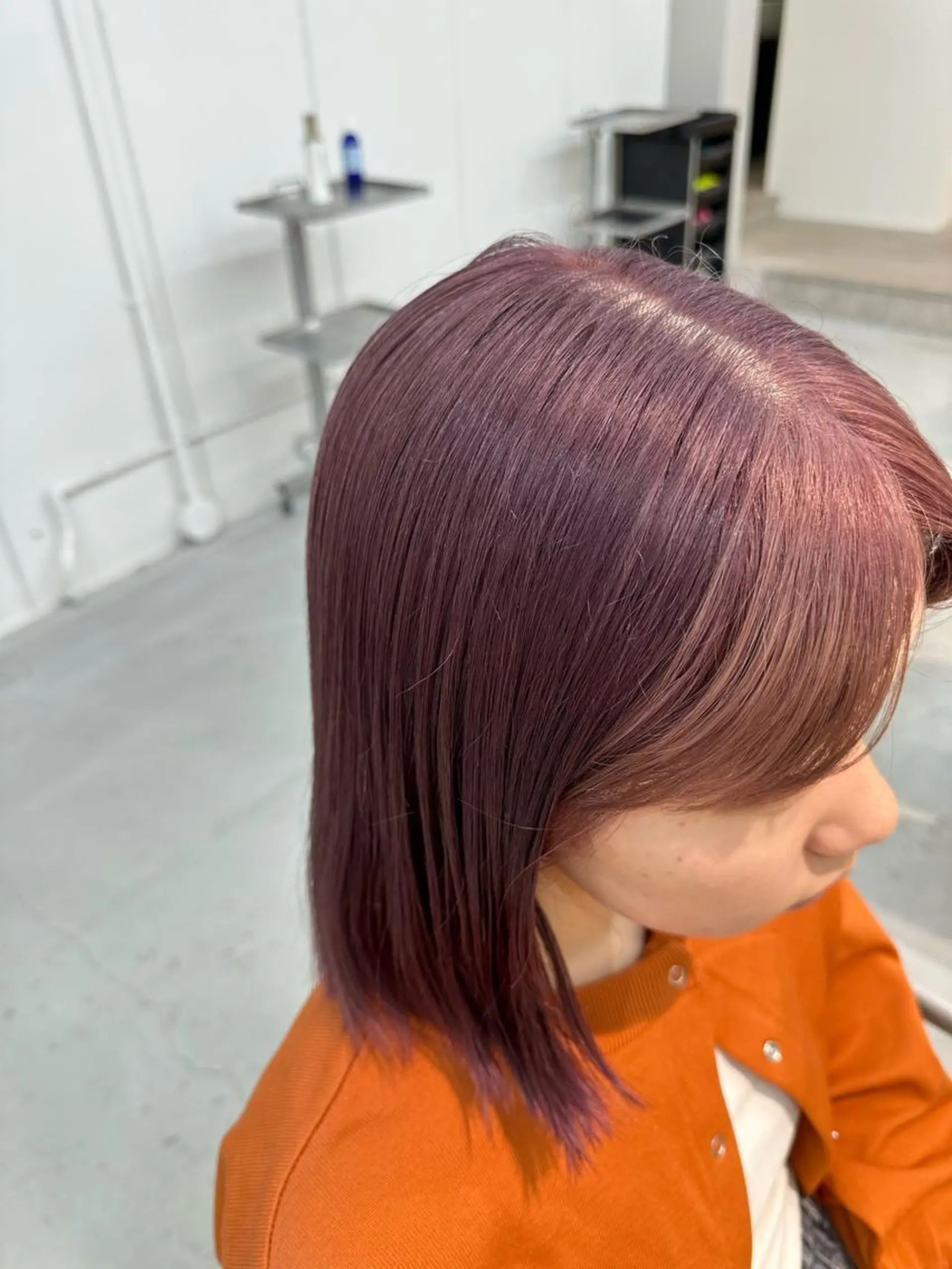 セミロング カラー ブリーチ ピンクカラー 松本 莉央のヘアスタイル