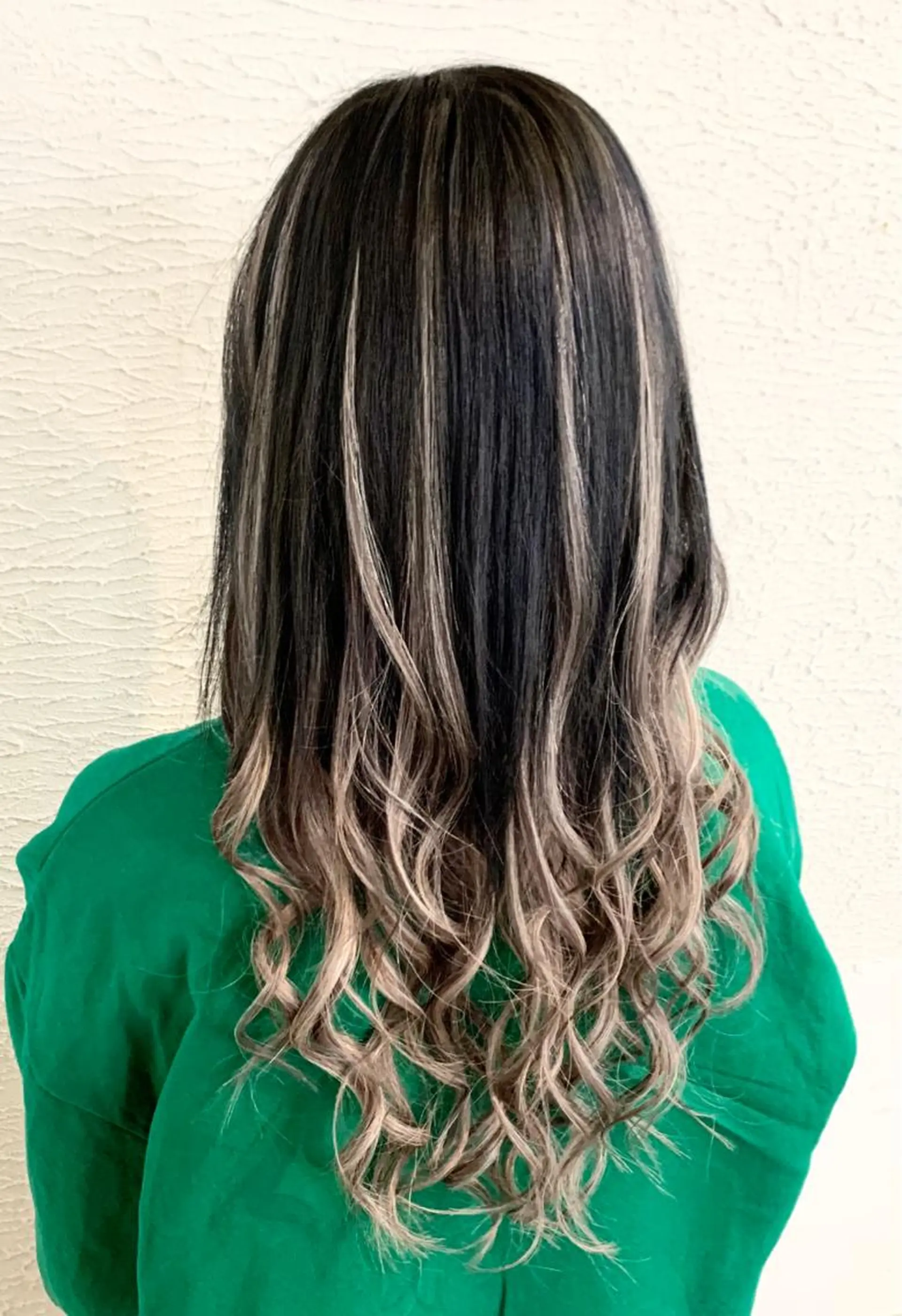 ロング 倉林隆一🐈 ダブルカラー/艶髪のヘアスタイル