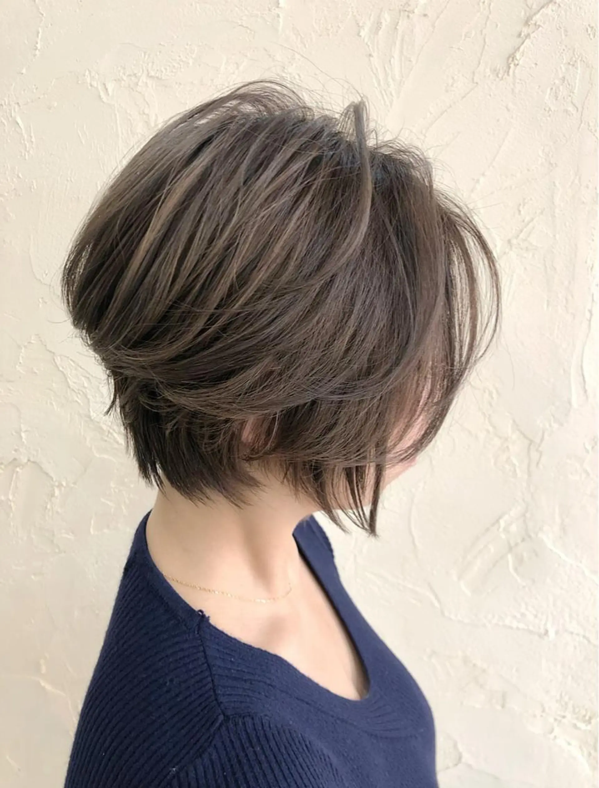 ショート 韓国レイヤー外国人風 透明感カラー髪質改善のヘアスタイル
