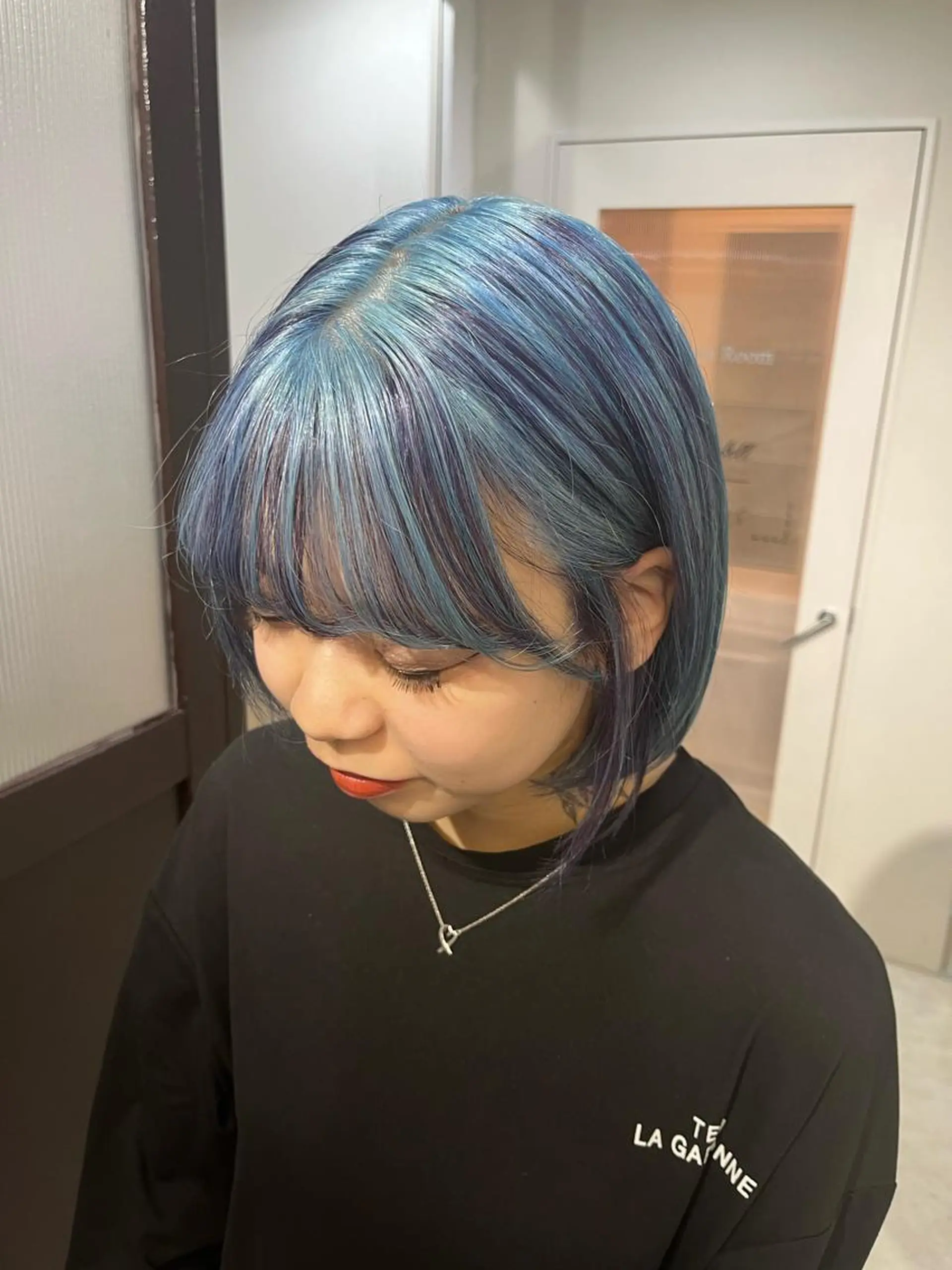 カラー アッシュ アッシュグレー アッシュグレージュ バレイヤージュ ミストバング ヘアカラー トリートメント ヘアセット デザインカラー MIKU🦋のヘアスタイル