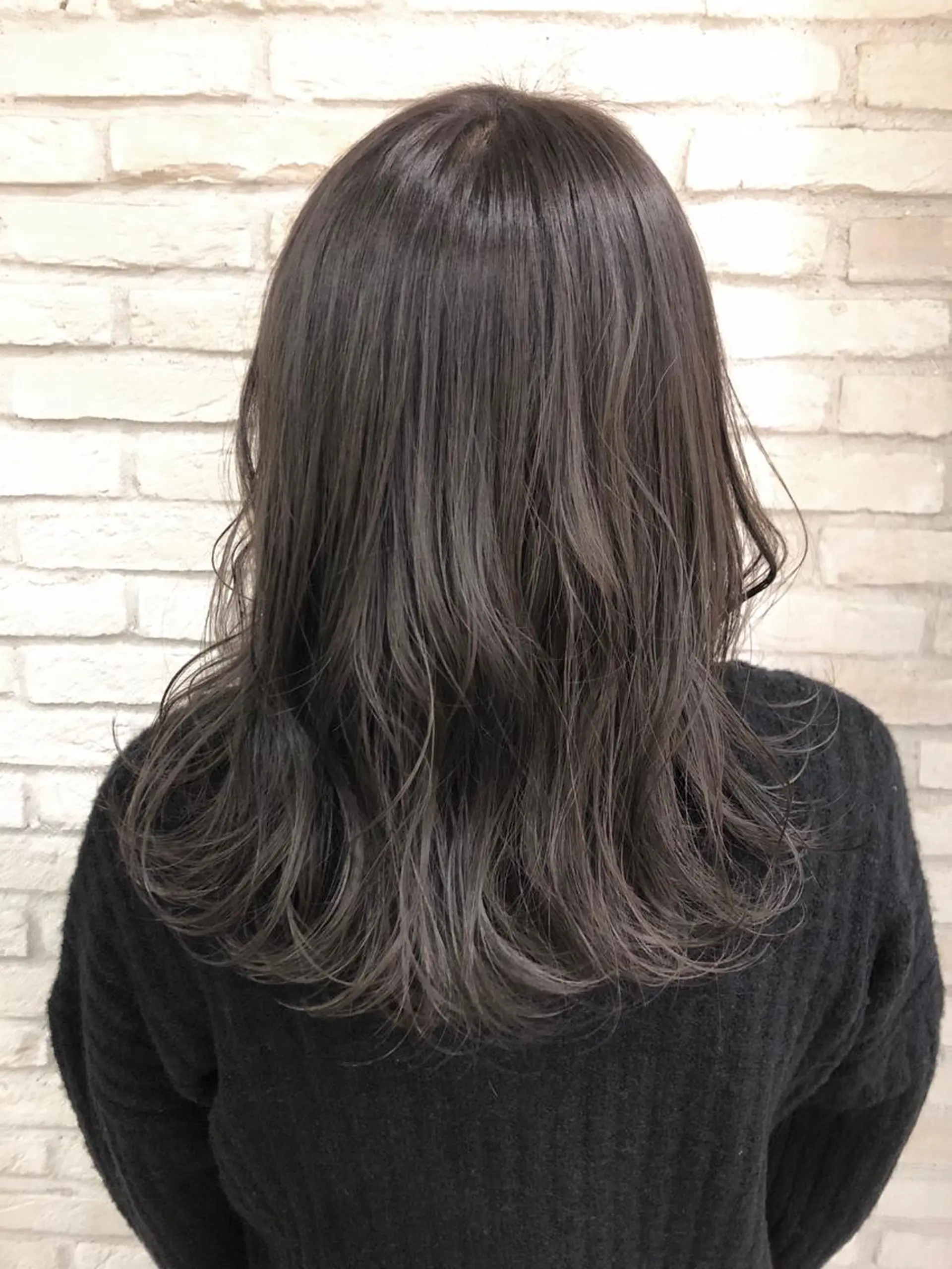 セミロング カラー 透明感カラー グレージュ ハイライトカラー ハイライト oggi +KENJE所属・大平 美沙のヘアスタイル