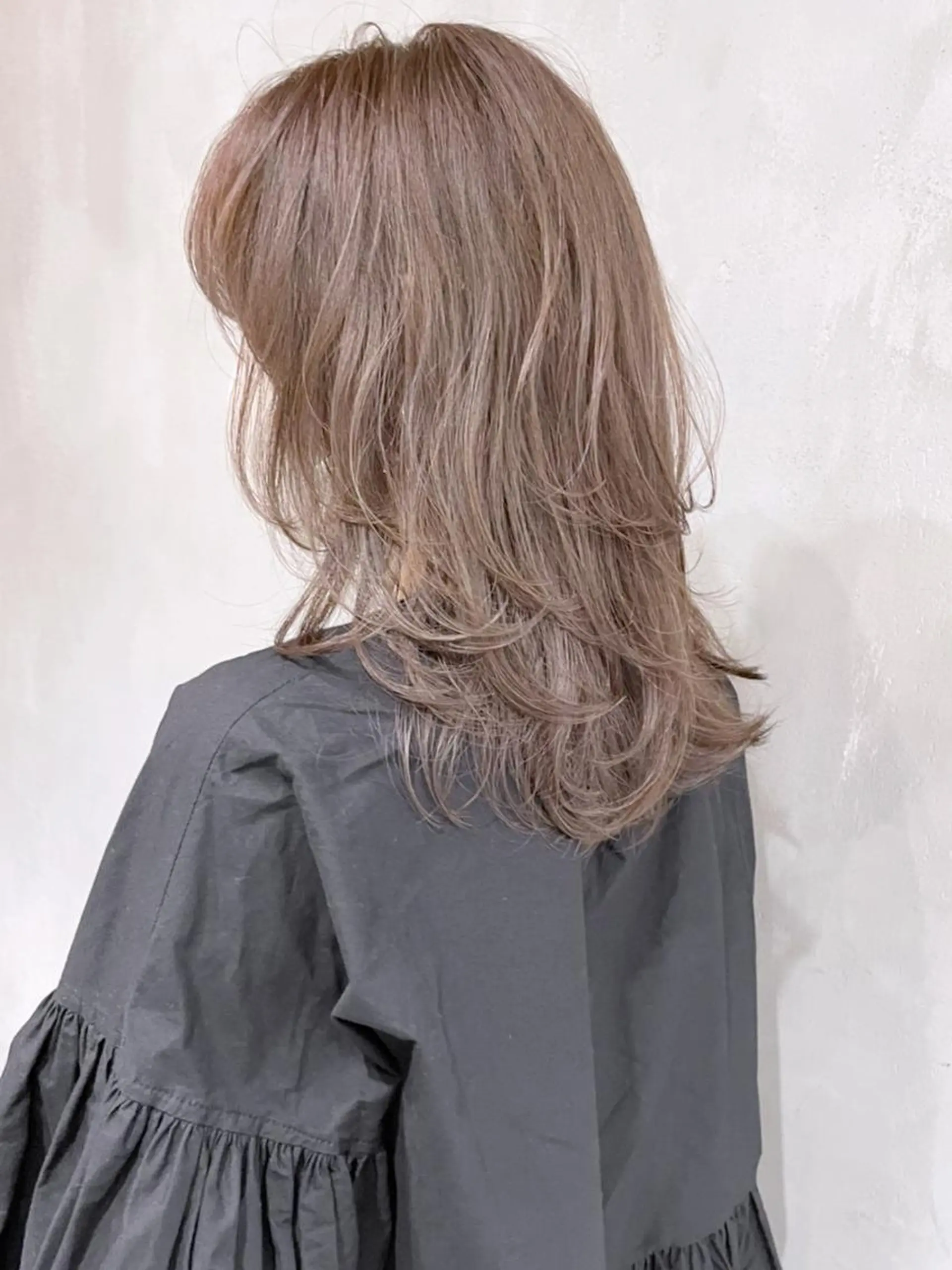 ミディアム カラー パーマ ヘアアレンジ ベージュカラー オリーブベージュ レイヤーカット ITbyALBUM 中野店のヘアスタイル