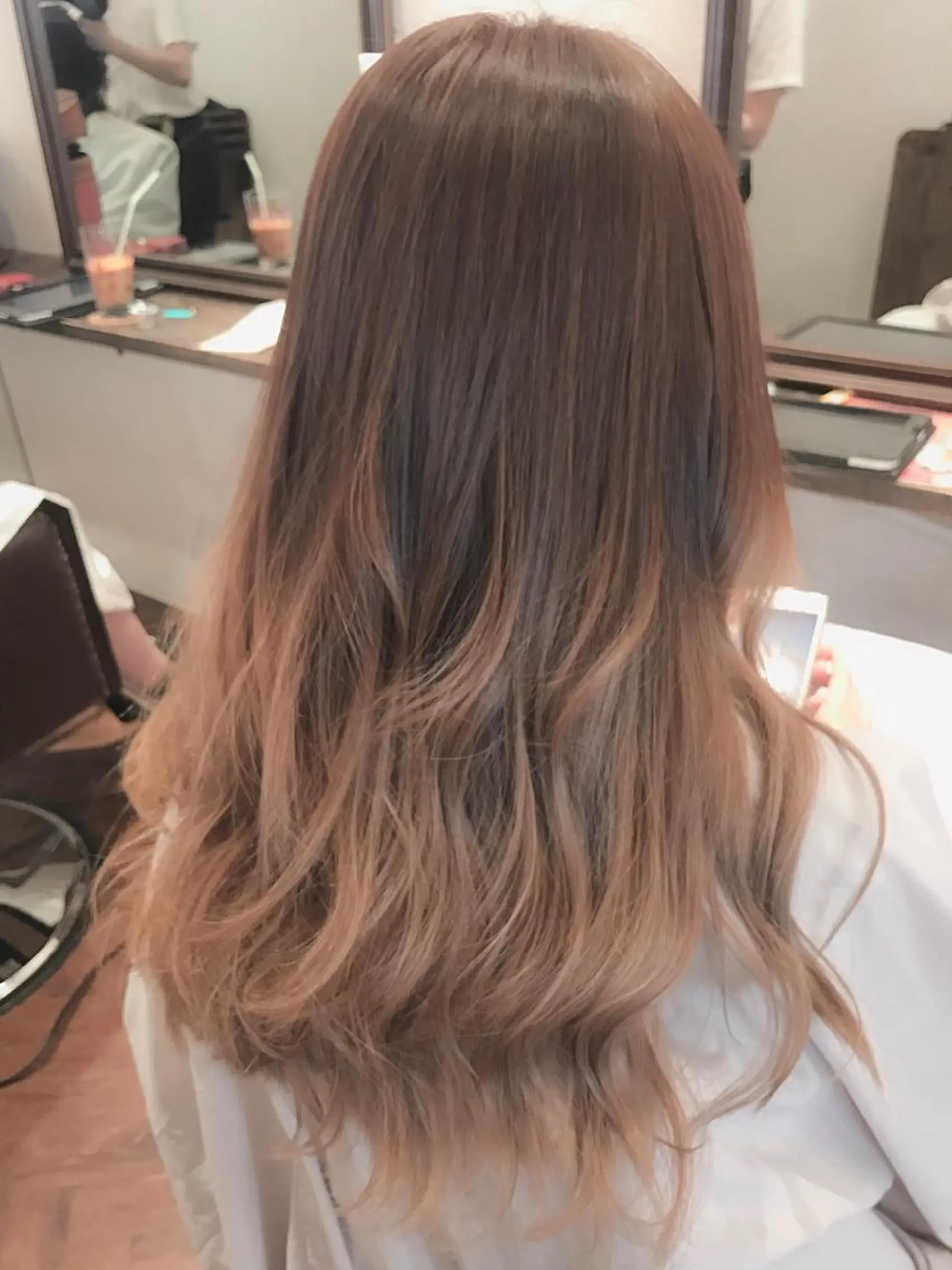 ロング カラー ブリーチ グラデーションカラー 小森谷 亮太のヘアスタイル