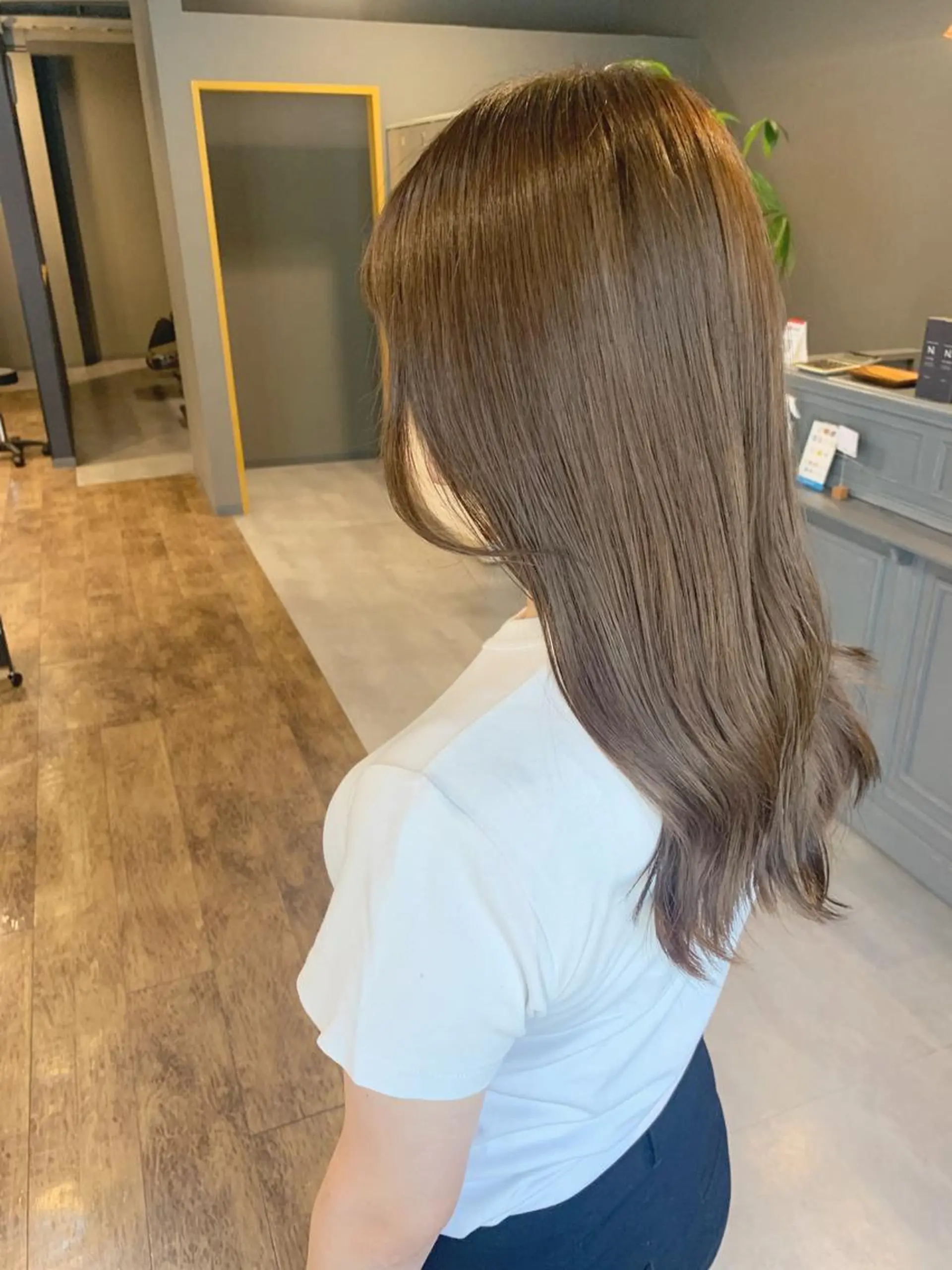 セミロング カラー ベージュカラー ミルクティーベージュ カット ヘアカラー CIEL香椎店所属・ＳＨＵ ＮＴＡのヘアスタイル