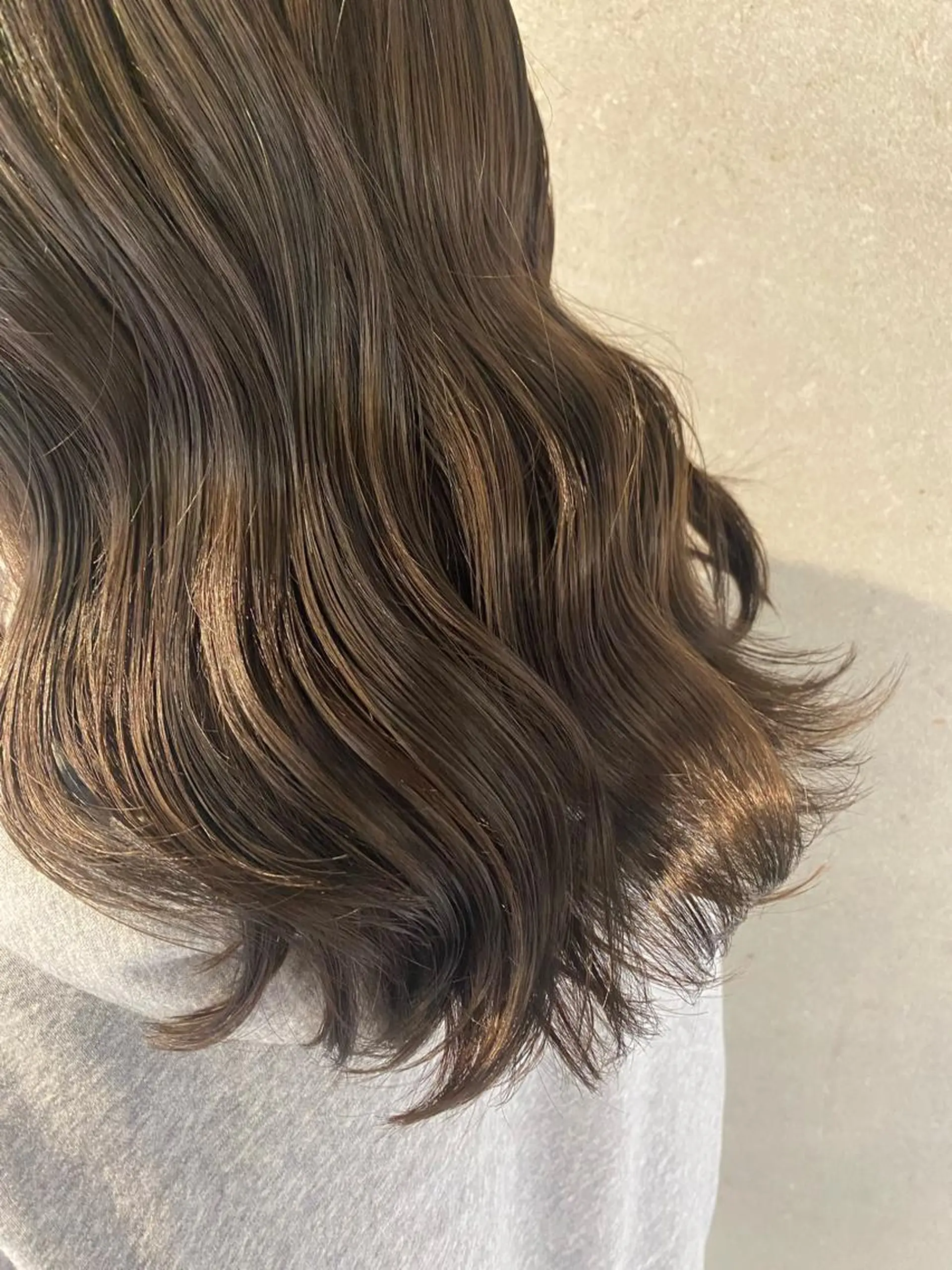 ミディアム カラー ベージュカラー ハイライトカラー ハイライト ヘアカラー トリートメント 前田 美桜のヘアスタイル