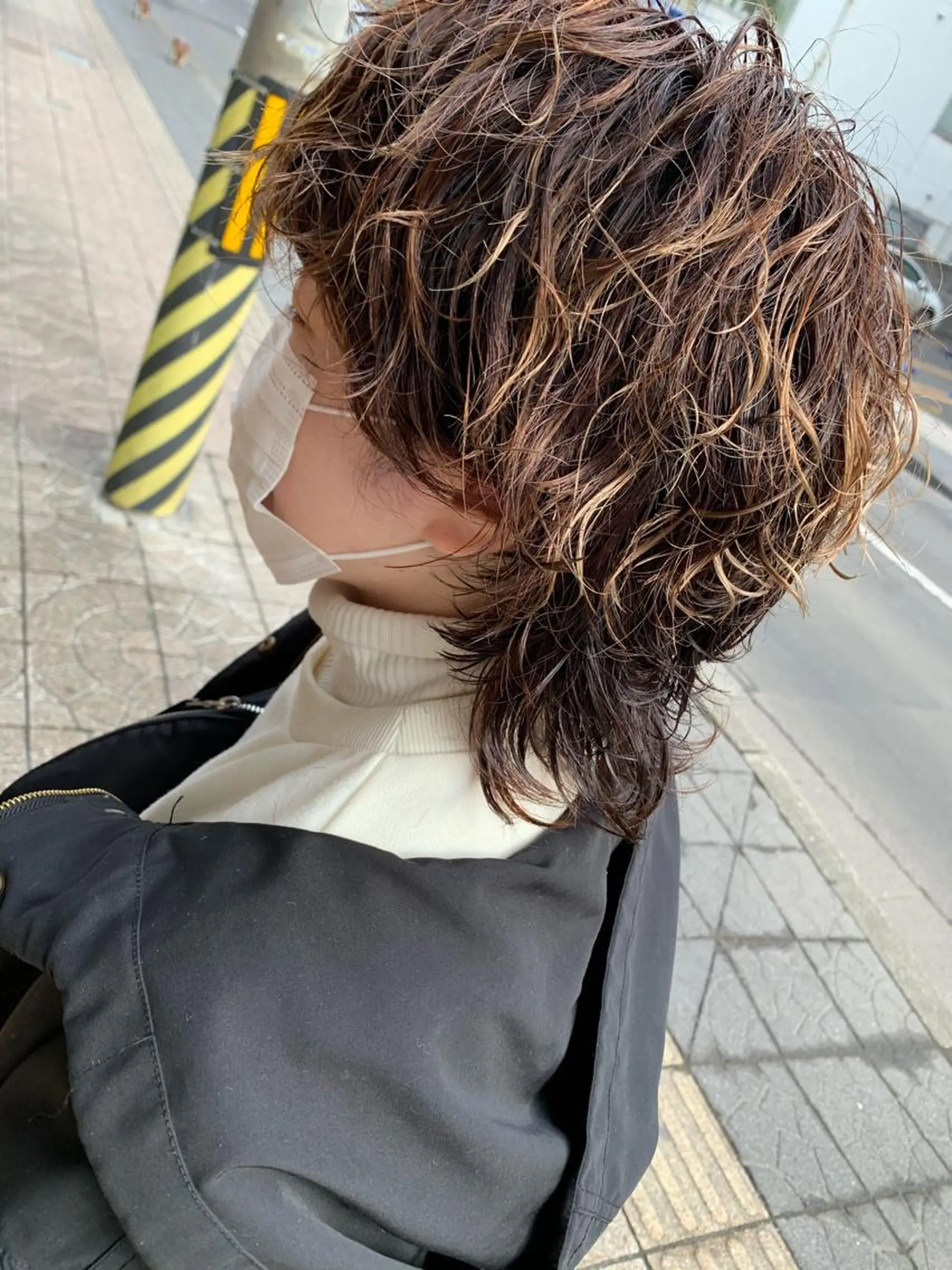 ショート カラー パーマ ハイライトカラー ハイライト ウルフカット yoshi (高橋福博)のヘアスタイル