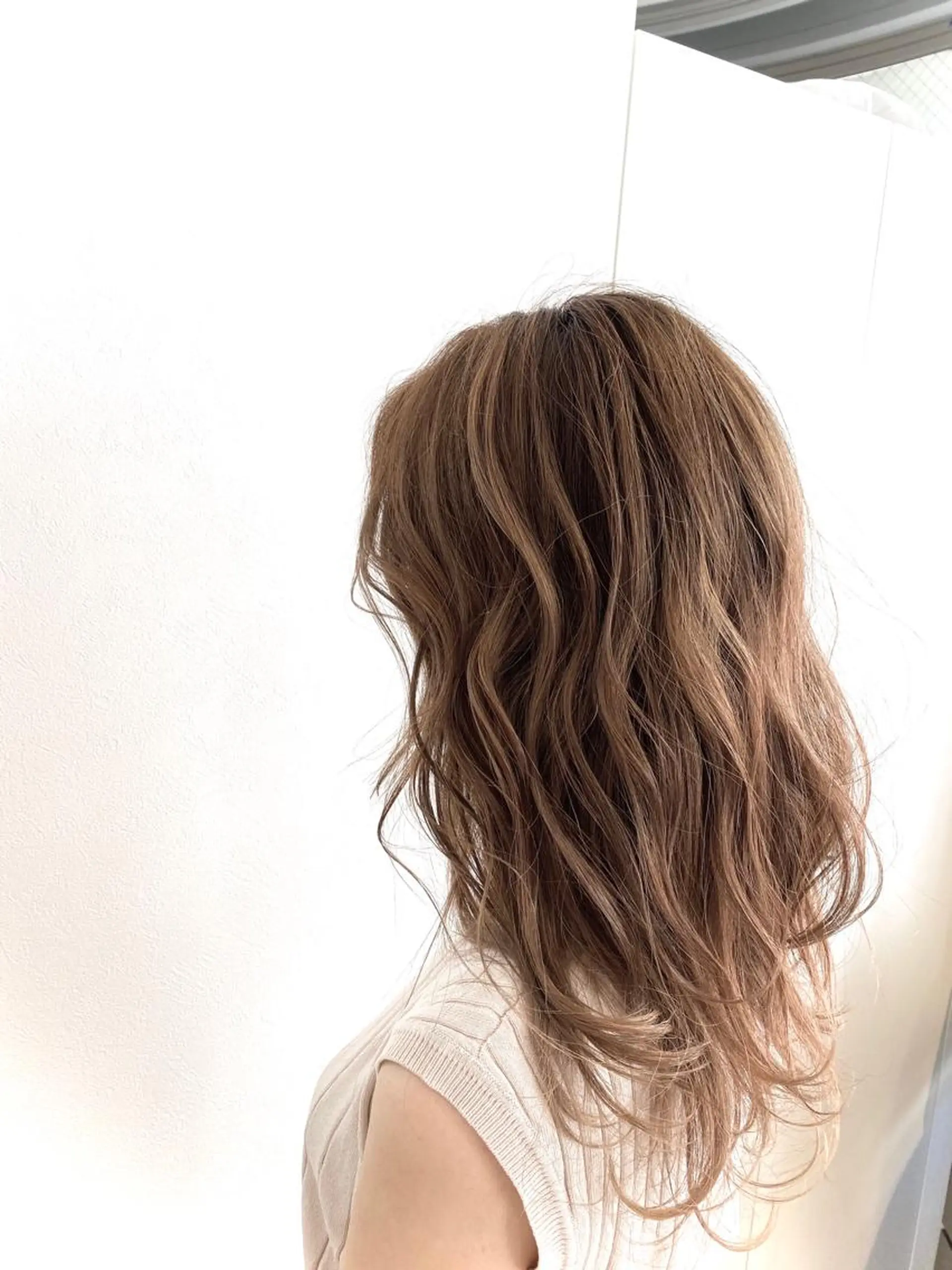 セミロング カラー バレイヤージュ ベージュカラー ダブルカラー レイヤーカット ヘアカラー トリートメント Kazu .Kのヘアスタイル