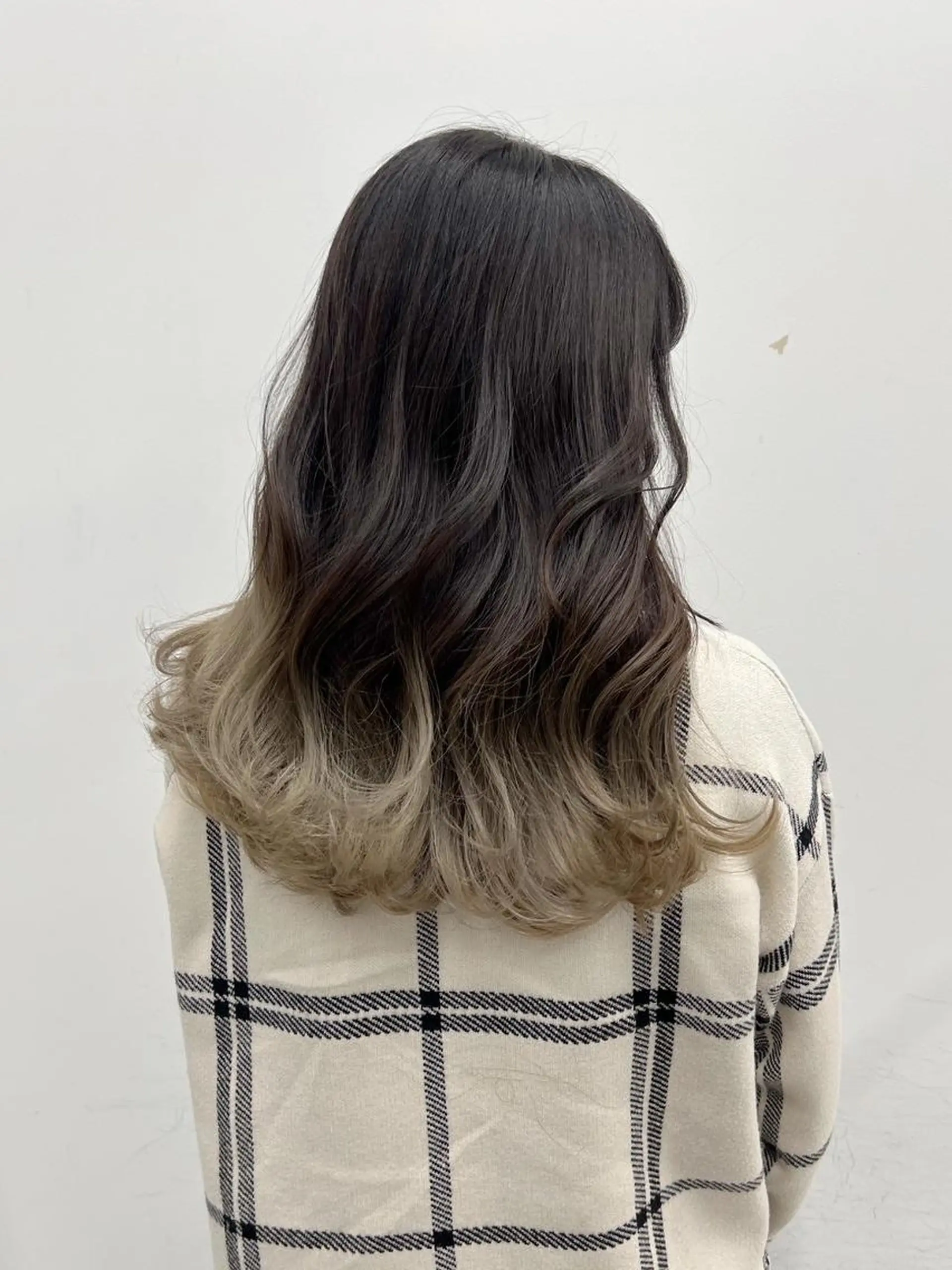 セミロング カラー グラデーションカラー siesta by amble luxeのヘアスタイル