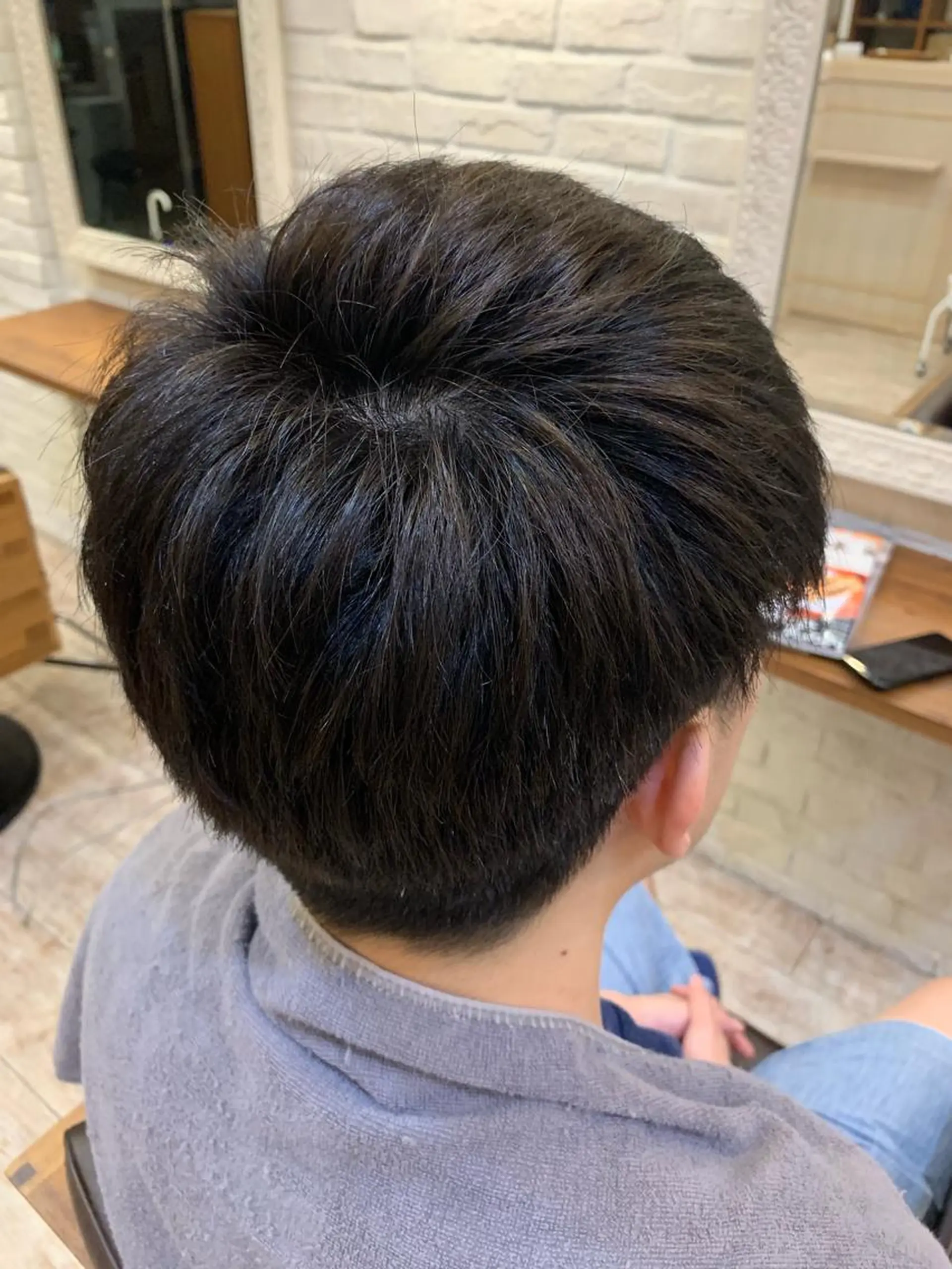 ショート カラー メンズ アッシュ 飯塚 沙衣のヘアスタイル