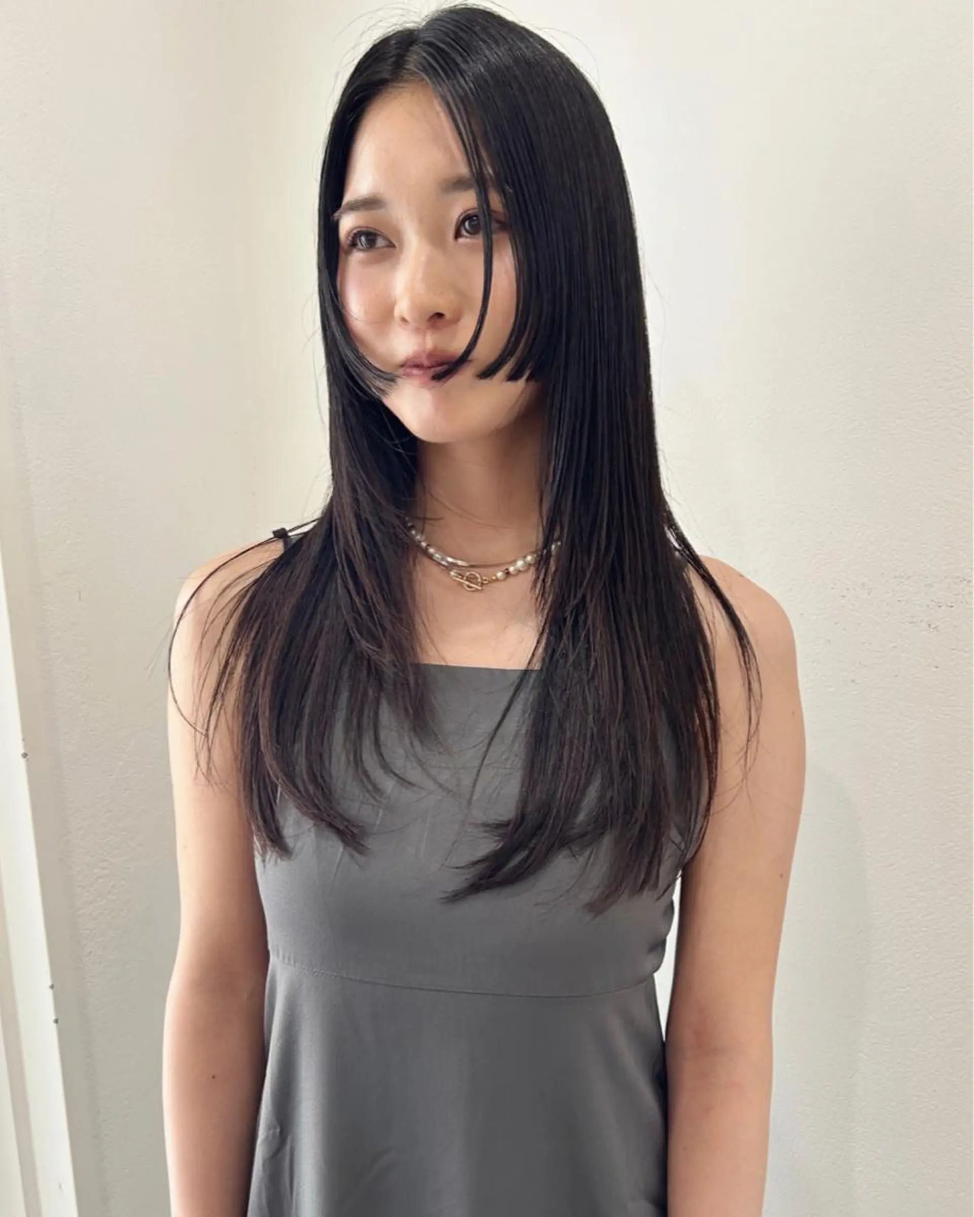 ロング カラー レイヤーカット サイドバング カット ヘアカラー トリートメント Loom.所属・村上雅人 ナチュラルモードのヘアスタイル