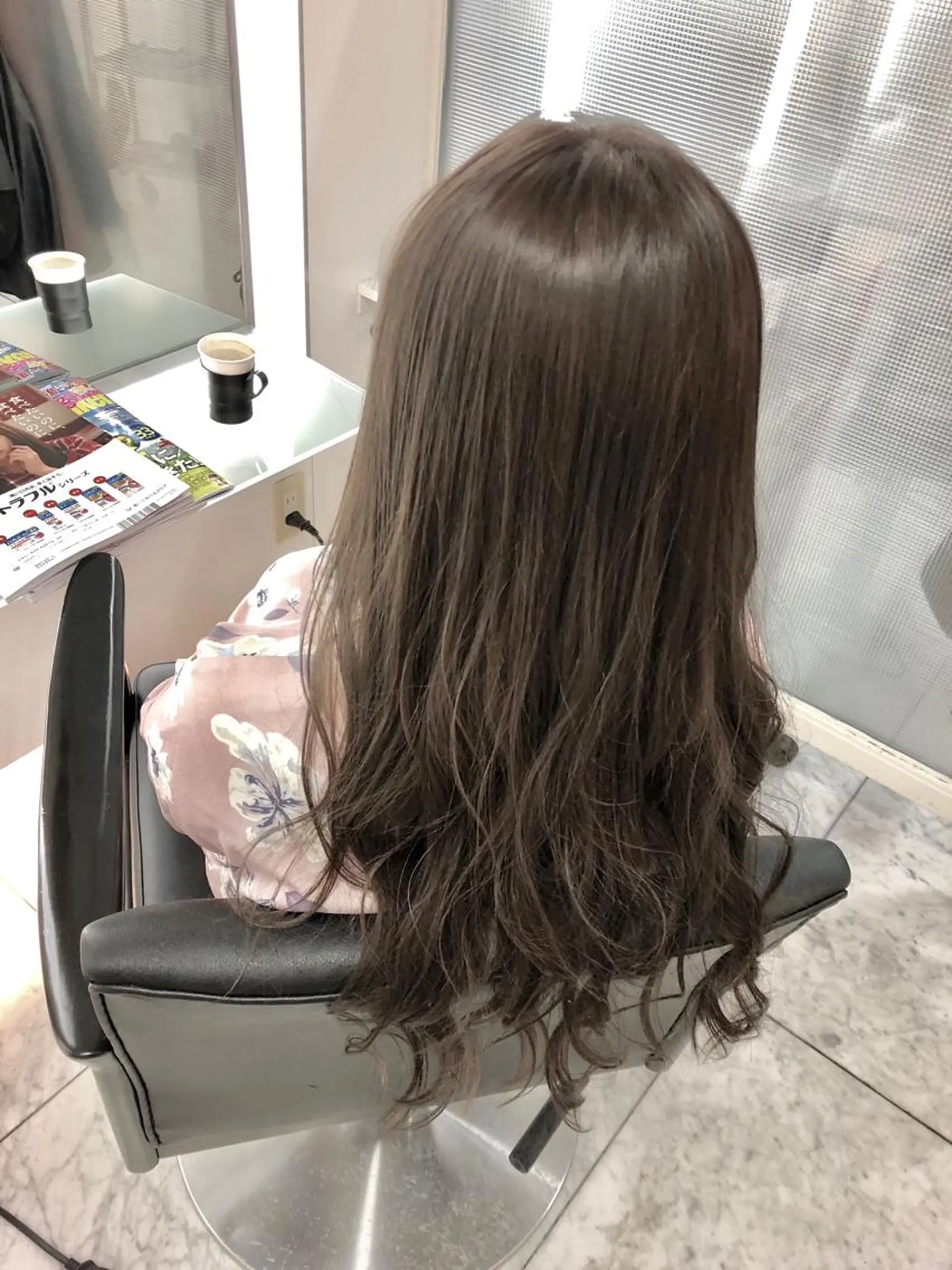 ロング カラー アッシュ ベージュカラー 田村拓巳 韓国風、髪質改善のヘアスタイル