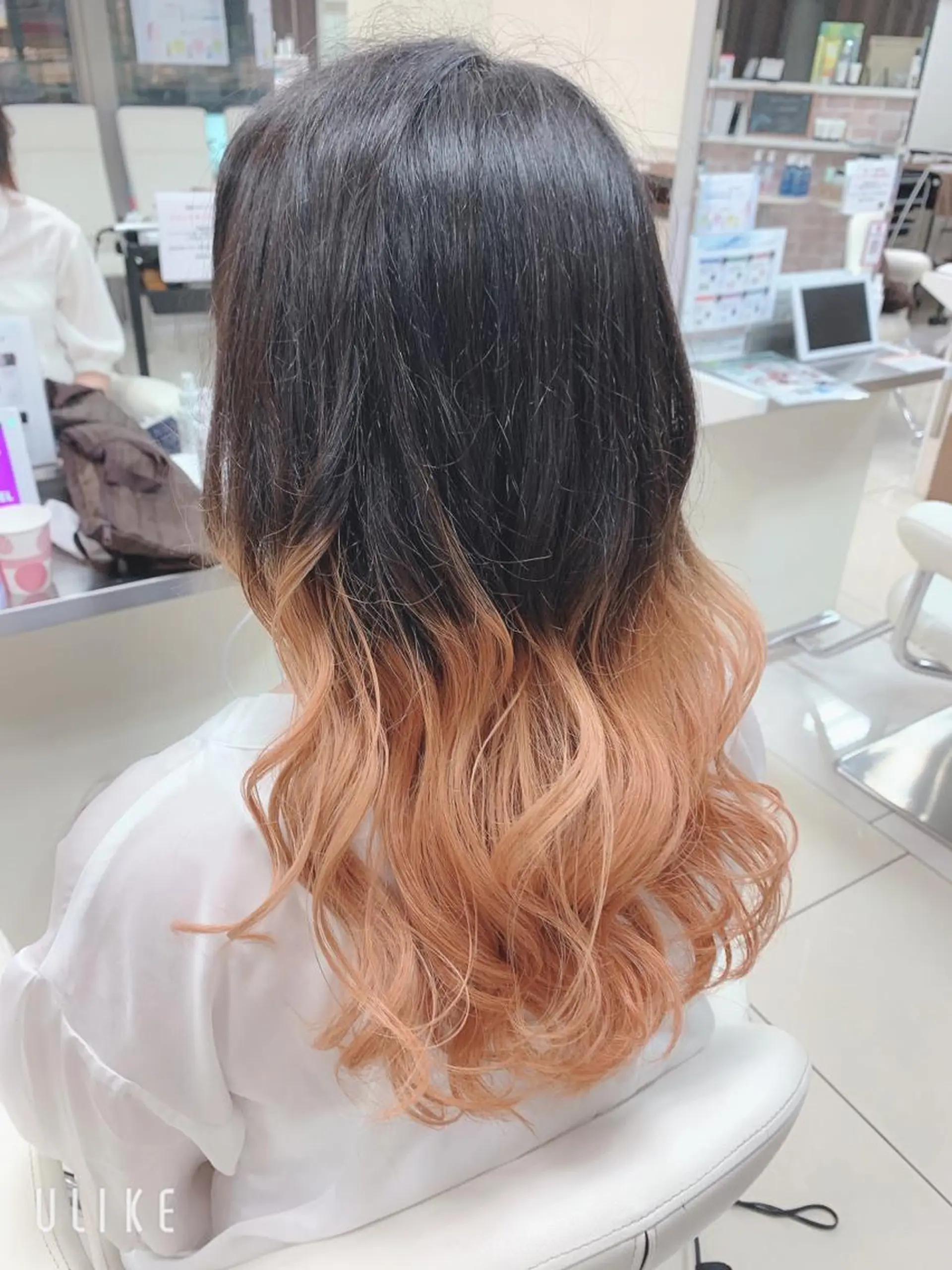 セミロング 暖色系カラー❤️櫻井 亜美のヘアスタイル