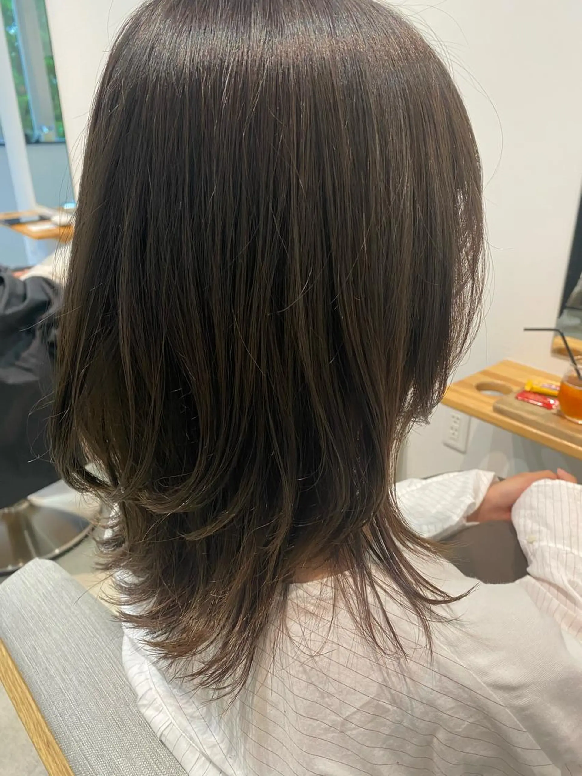 セミロング ウルフカット Linda Hiro所属・坂下 麻梨奈のヘアスタイル
