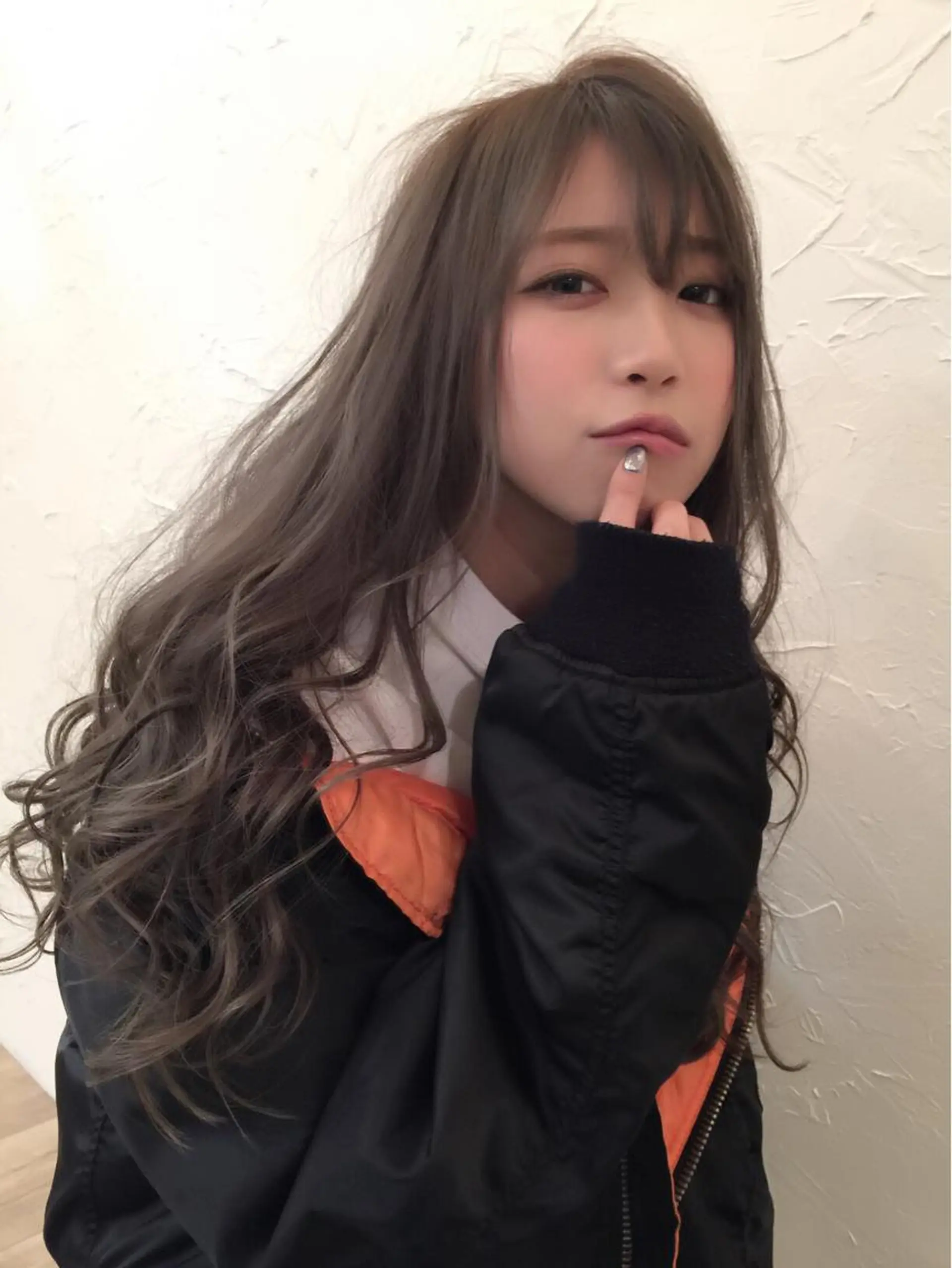 ショート ミディアム セミロング ロング カラー パーマ ブリーチ グレージュ うざバング 👑圧倒的カラー👑 佐々木祐希のヘアスタイル