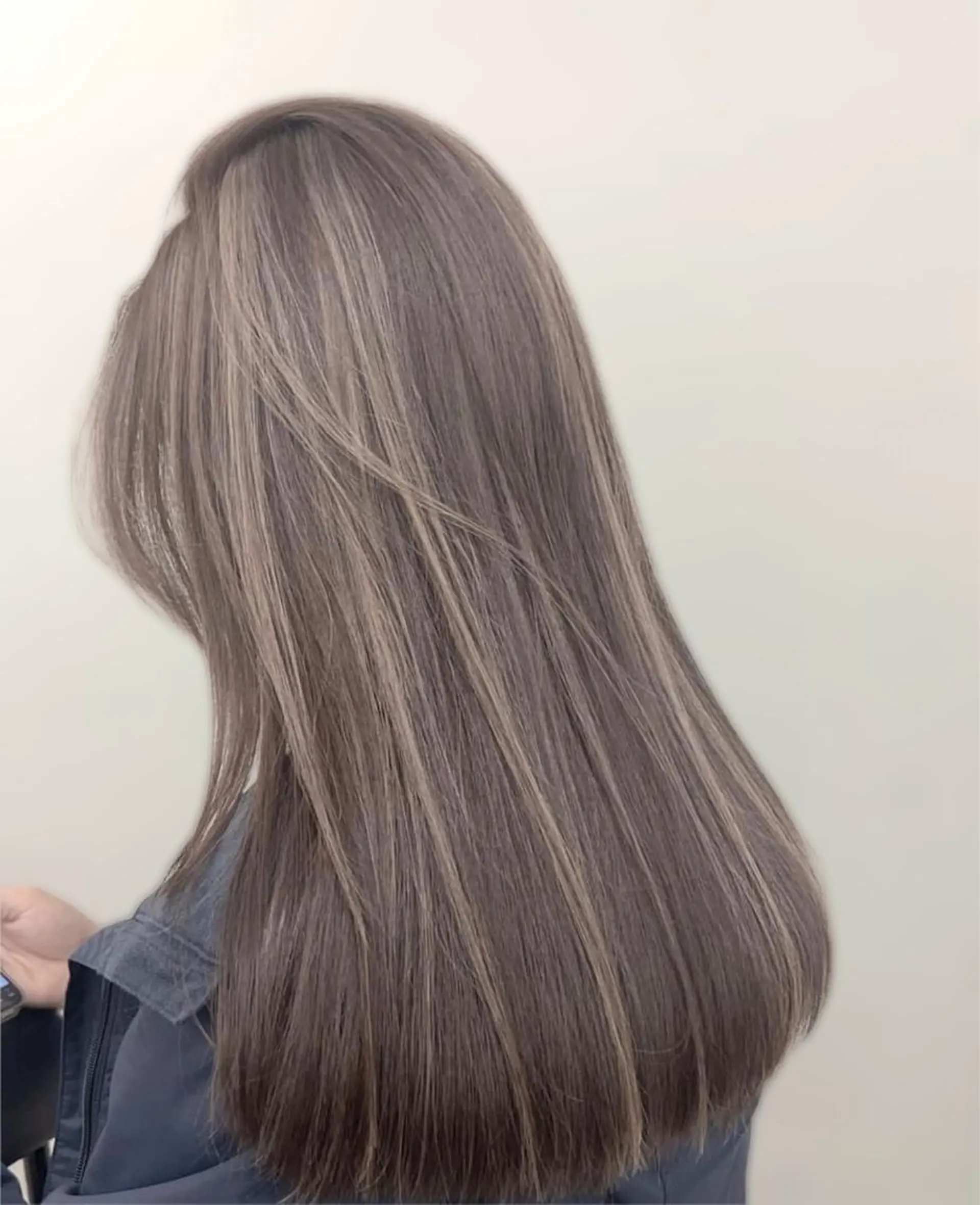 セミロング カラー アッシュ ベージュカラー 透明感カラー カット ヘアカラー トリートメント 鈴木 一貴のヘアスタイル