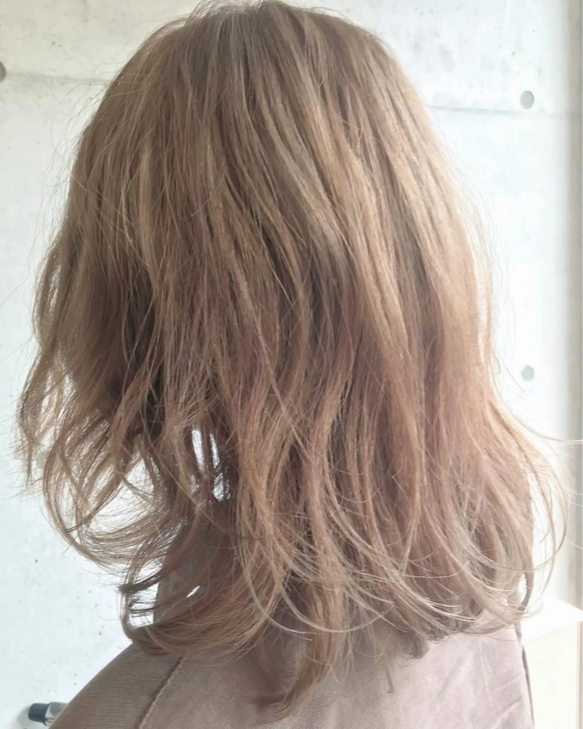 セミロング カラー ベージュカラー ブリーチ ヘアカラー トリートメント 千 田のヘアスタイル