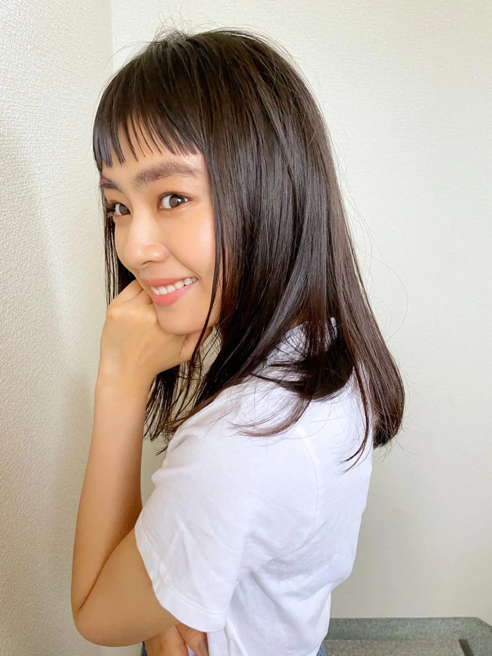 セミロング カット 透明感カラー🌿 CARICIA三浦のヘアスタイル