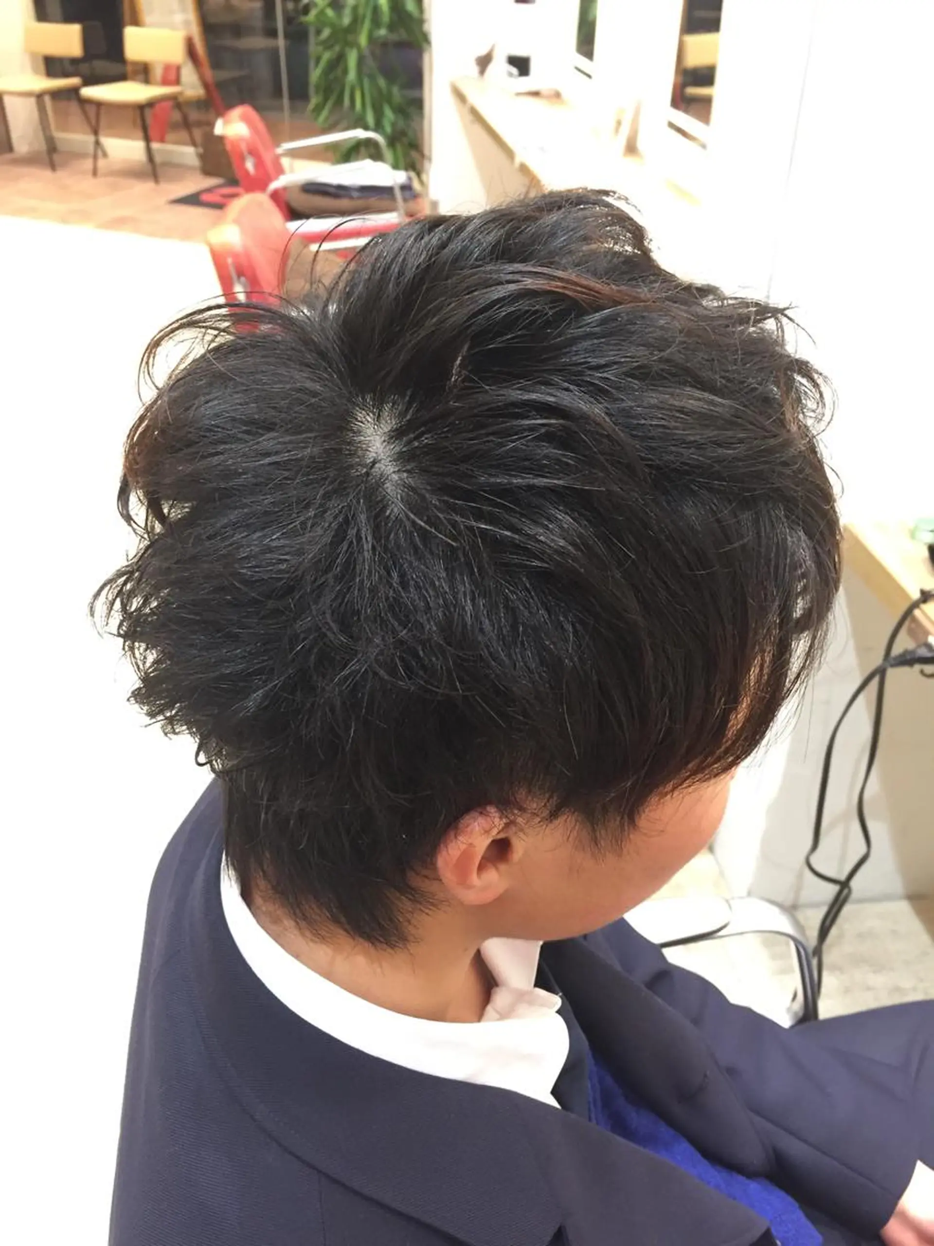 ショート パーマ メンズ 吉岡 三四朗のヘアスタイル