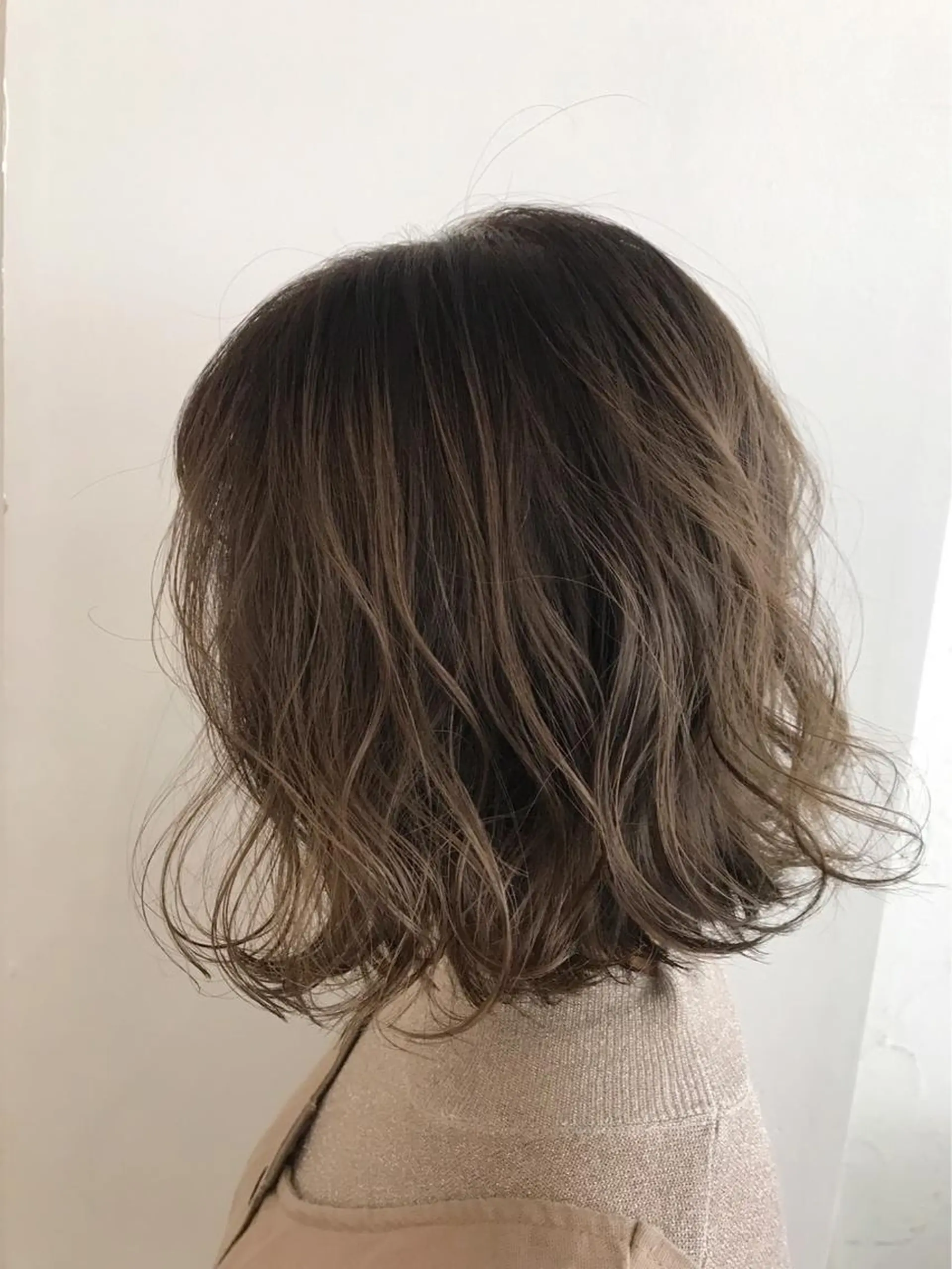 ミディアム カラー ベージュカラー ブリーチ グラデーションカラー 渋谷ブリーチカラー 韓国ヘアyuikoのヘアスタイル