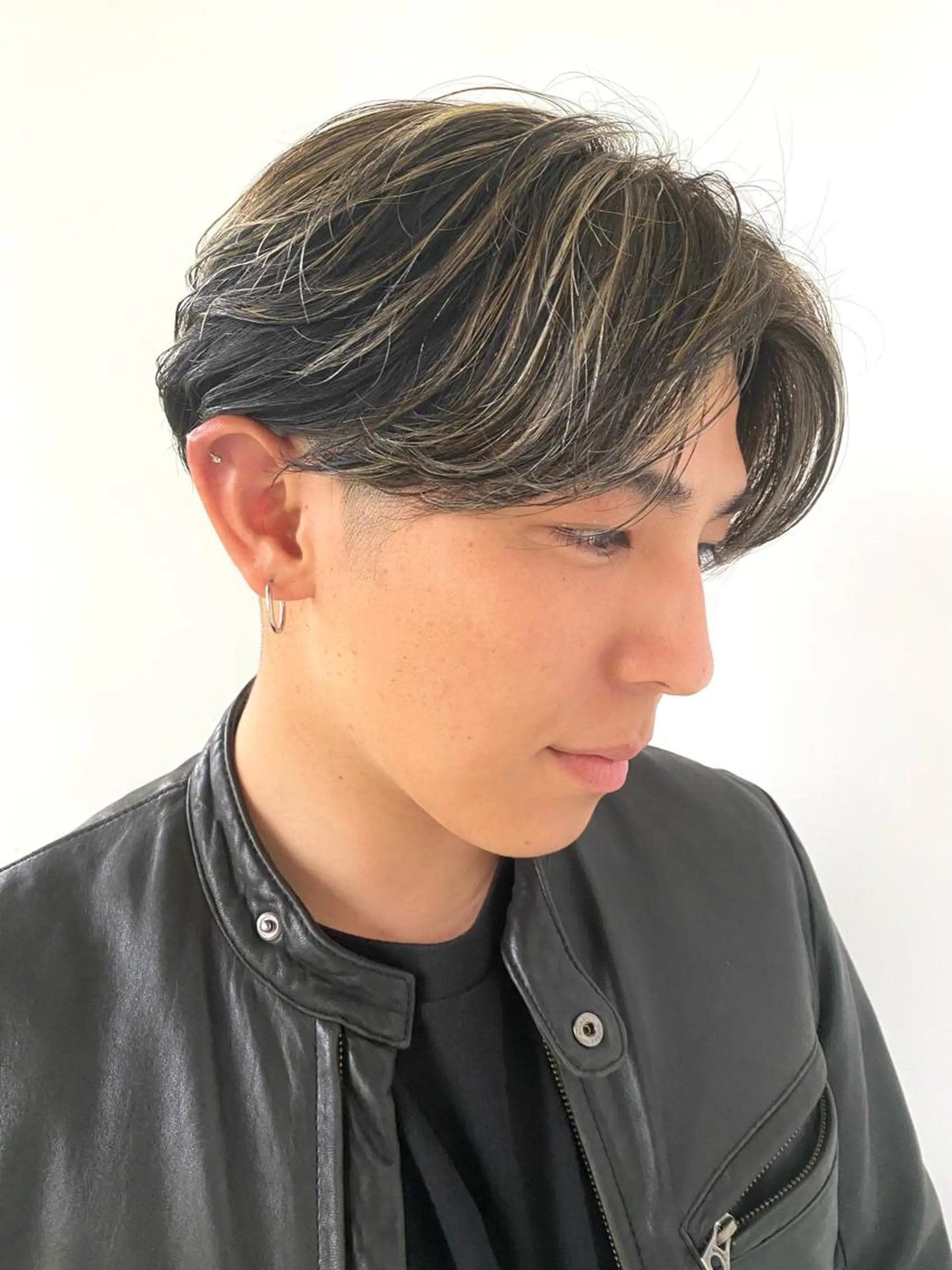 カラー メンズ センターパート メンズハイライト ハイライトカラー salon MISAHIのエステ・リラクイメージ