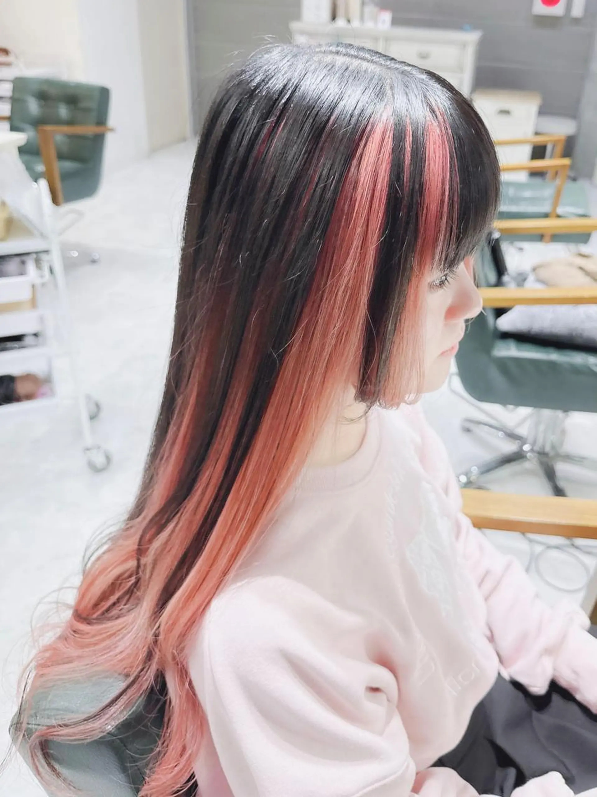 ヘアアレンジ ロング カラー インナーカラー ピンクカラー ツートーンカラー 𝐑𝐈𝐍𝐊𝐀 🐷🖤のヘアスタイル