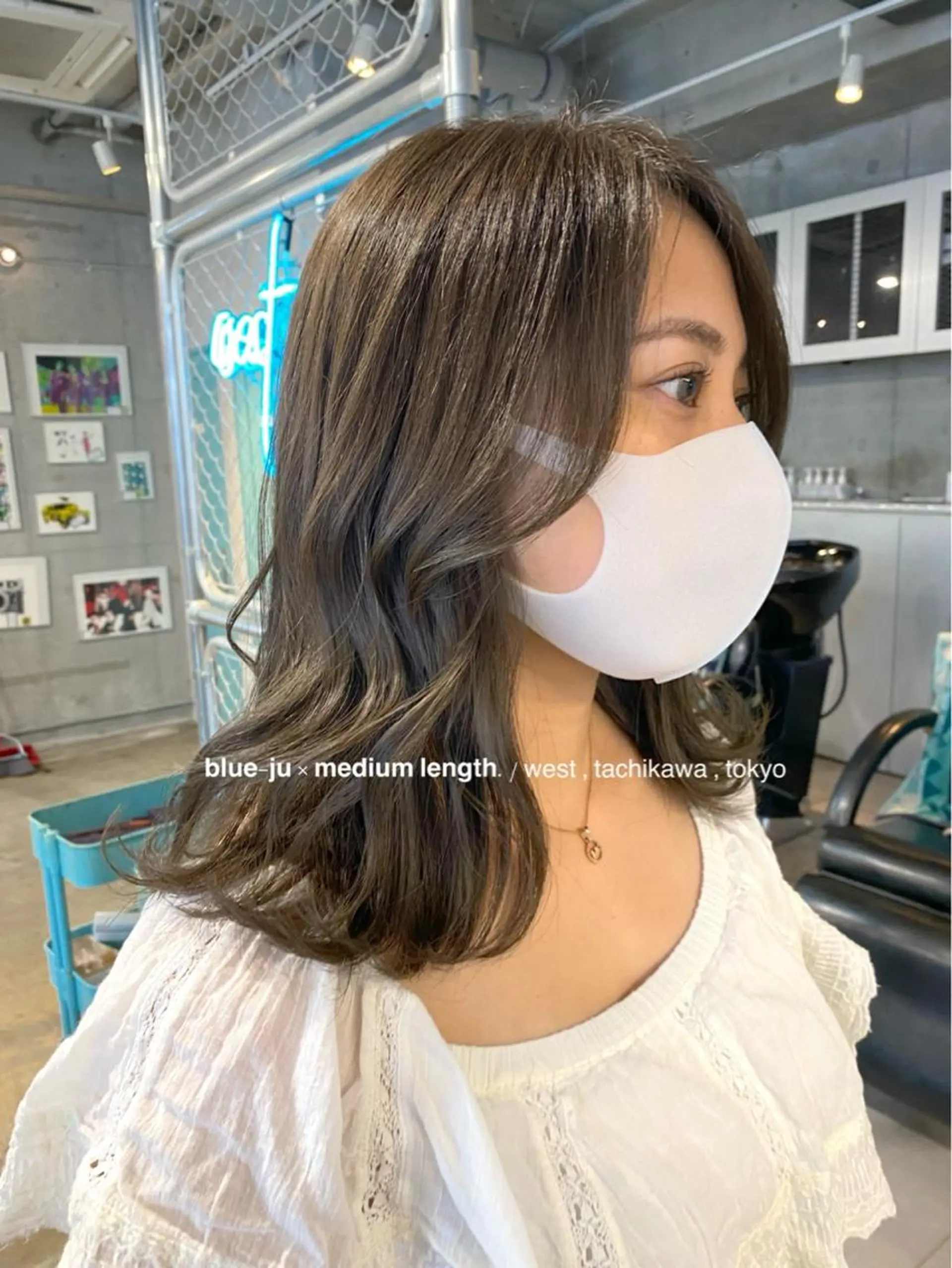 ミディアム カラー アッシュ ベージュカラー ブリーチ ブルーカラー ブルーアッシュ 竹嶌 健吾のヘアスタイル