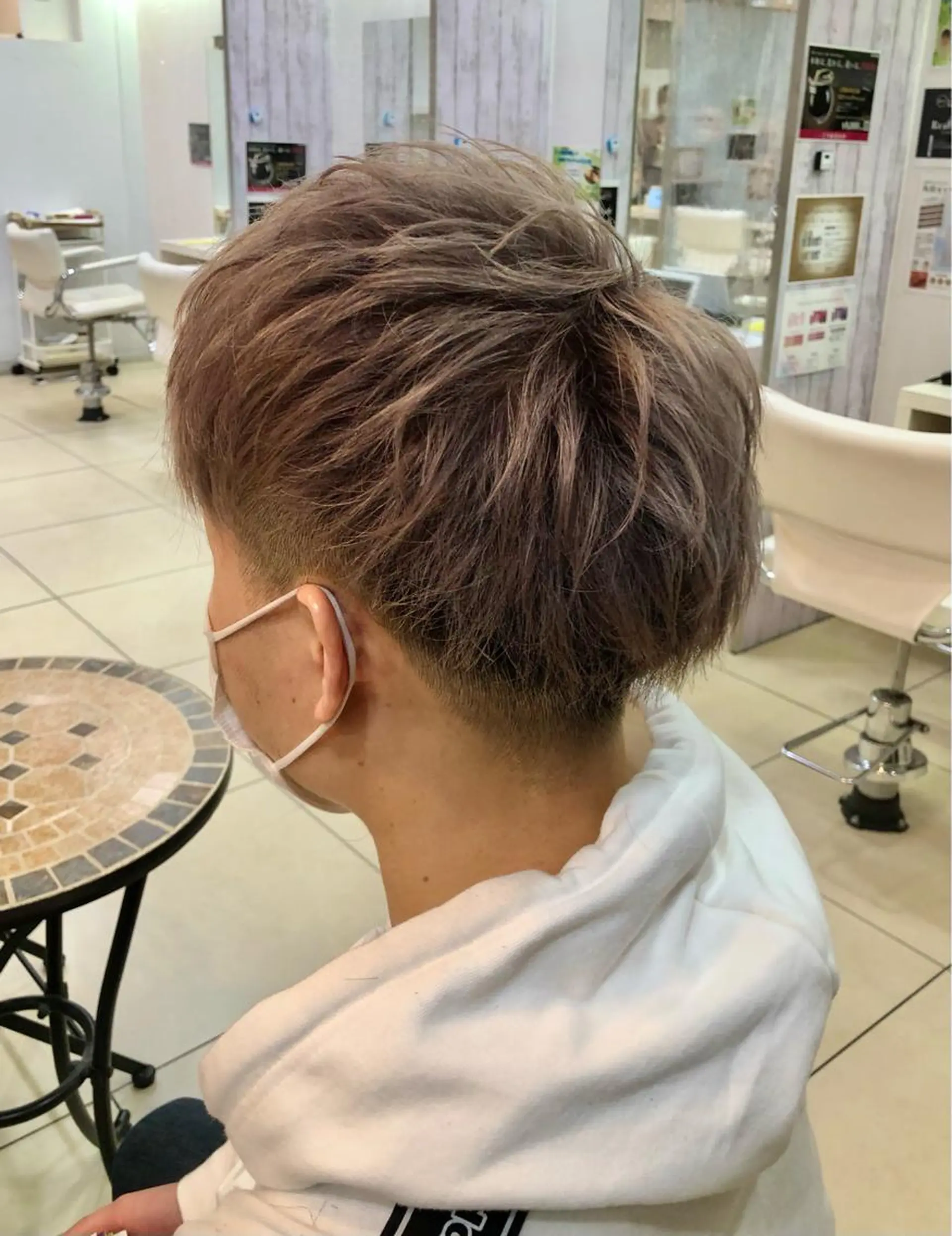 ショート カラー メンズ メンズブリーチ ベージュカラー ブリーチ ピンクカラー ピンクベージュ カット ヘアカラー 毛流れヘアの達人 店長　須田龍世のヘアスタイル